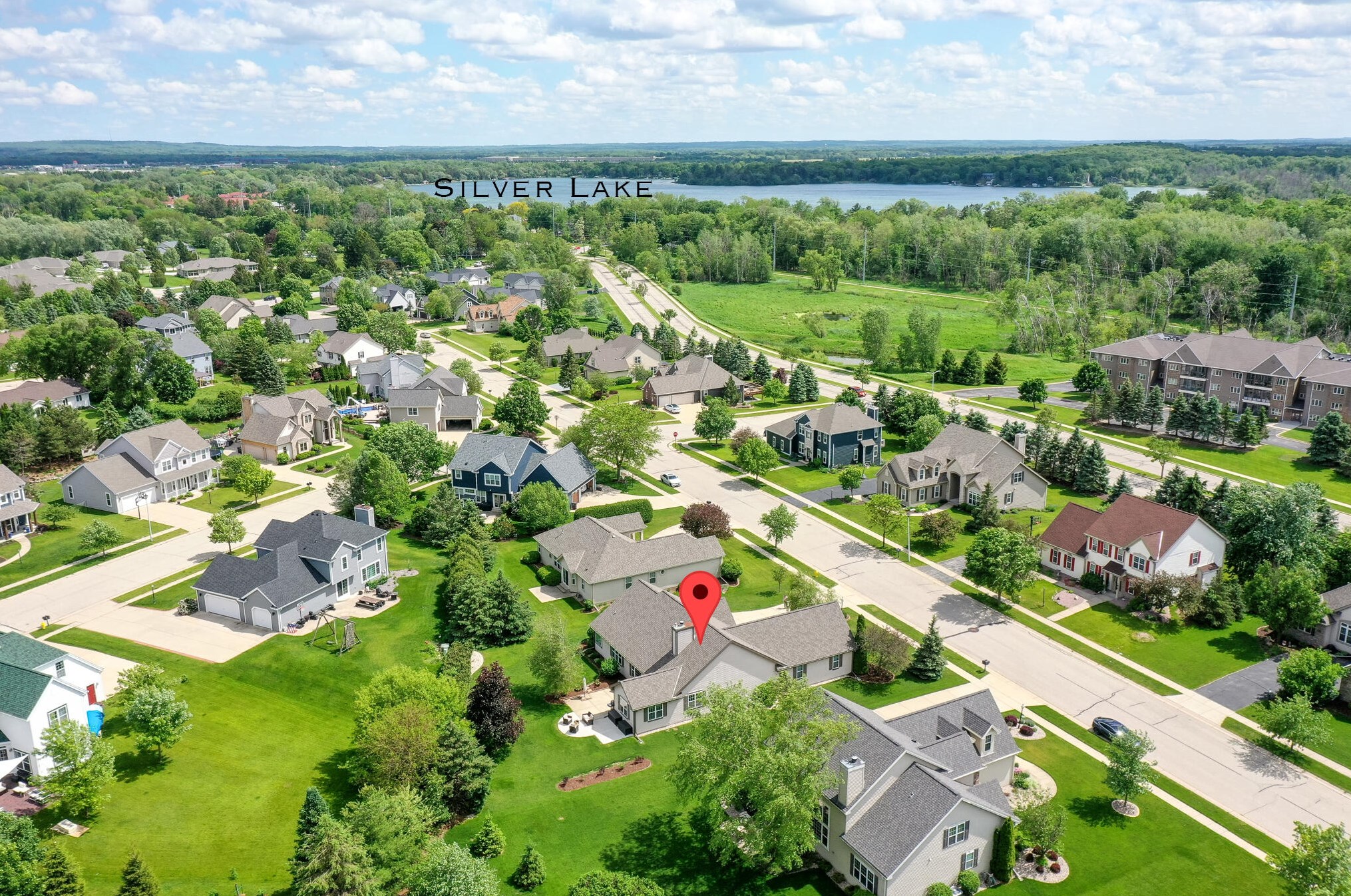 264 Lakeridge Dr, Oconomowoc, WI 53066