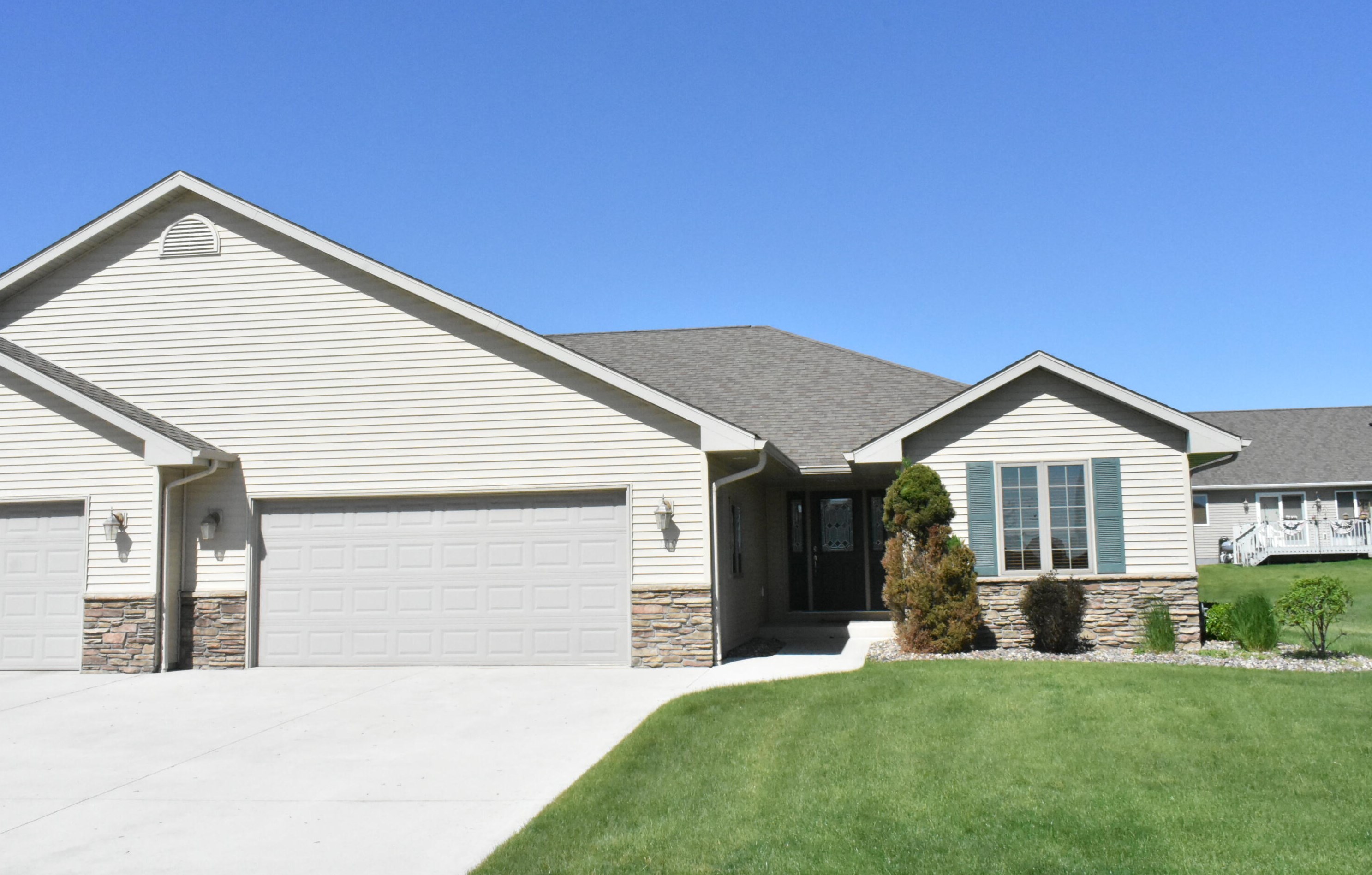 130 S 1st St, Oostburg, WI 53070