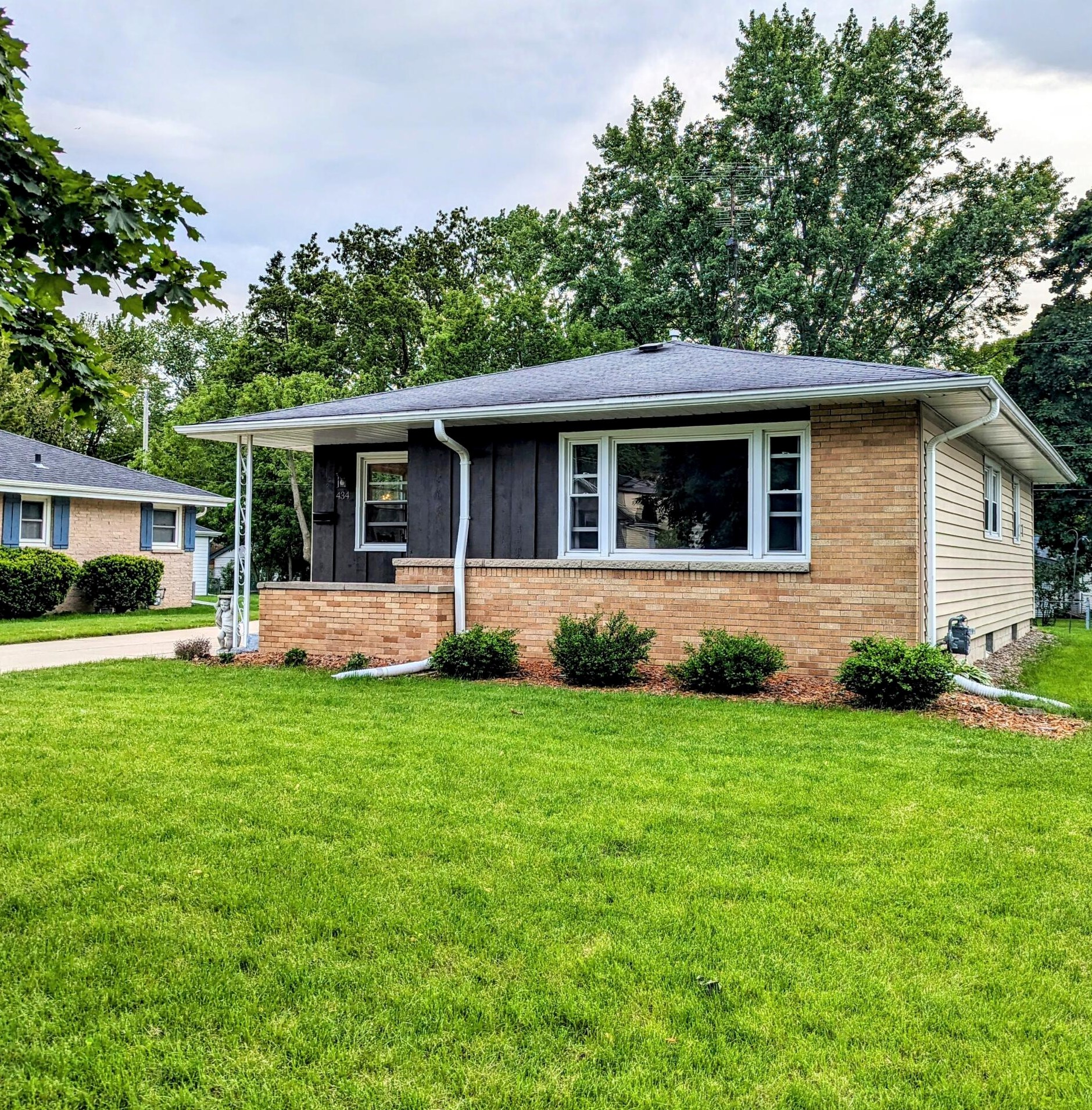 434 Garland Ct, Waukesha, WI 53188-3119