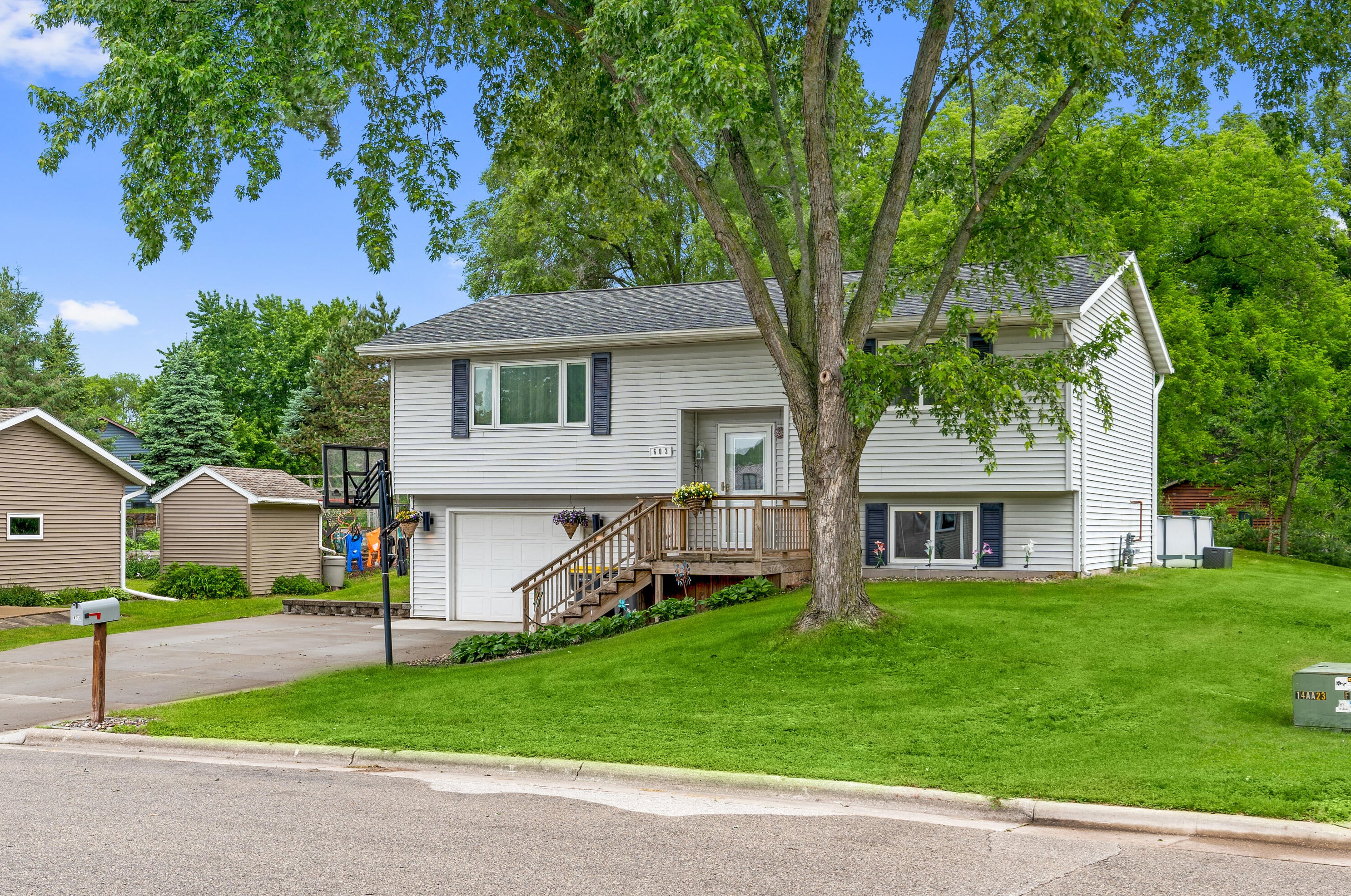 603 Evergreen Dr, Holmen, WI 54636
