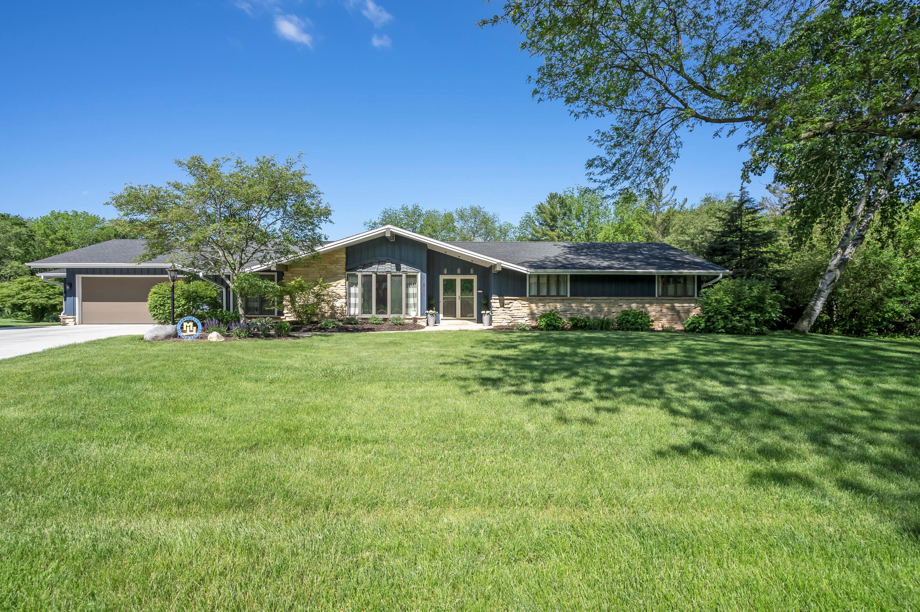 6111 Parkview Rd, Greendale, WI 53129