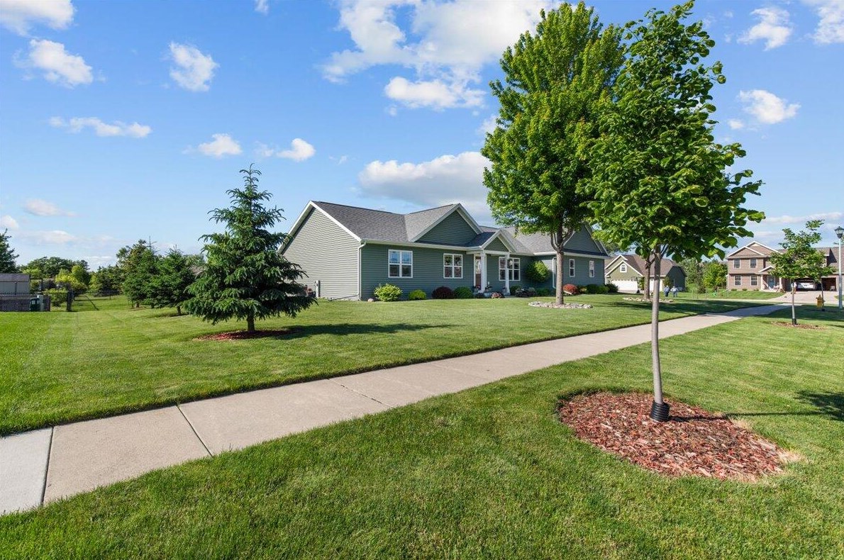 1177 Bluebell Blvd, Fond du Lac, WI 54935