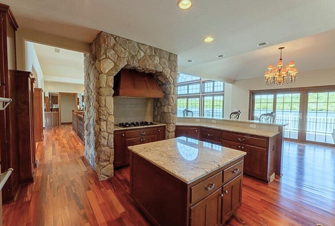 5882 Eagle Point Rd, Hartford, WI 53027