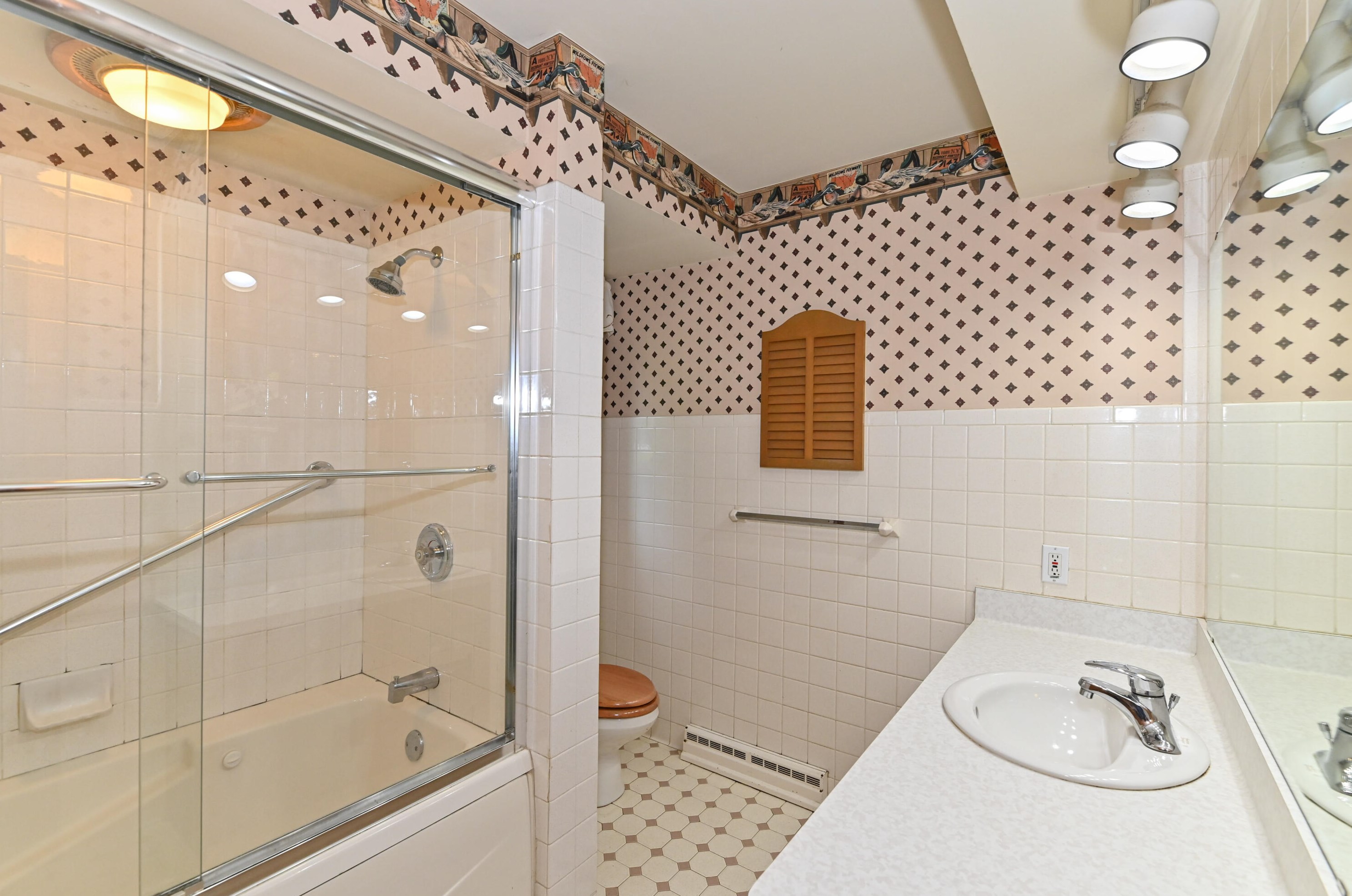 4615 Knollwood Dr, Racine WI 53403-3954 exterior