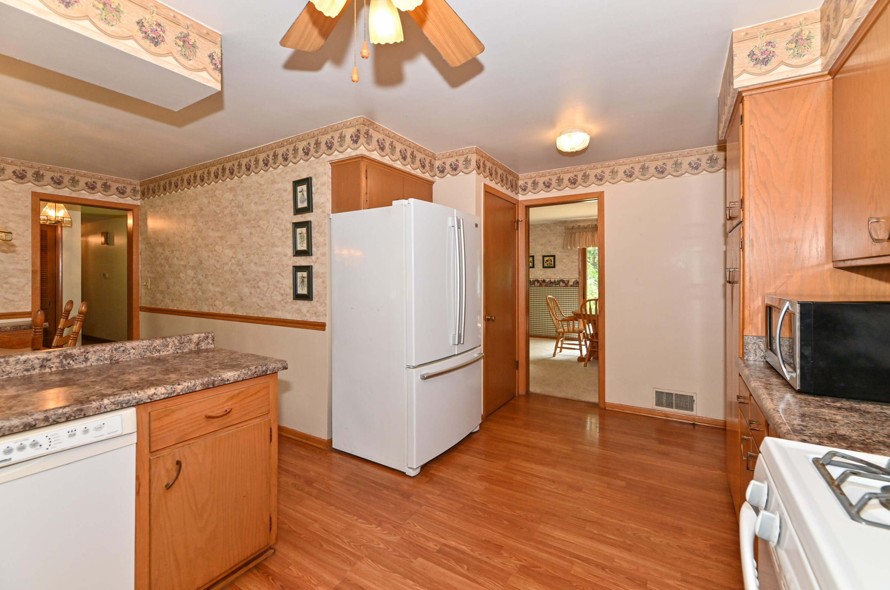 4615 Knollwood Dr, Racine WI 53403-3954 exterior