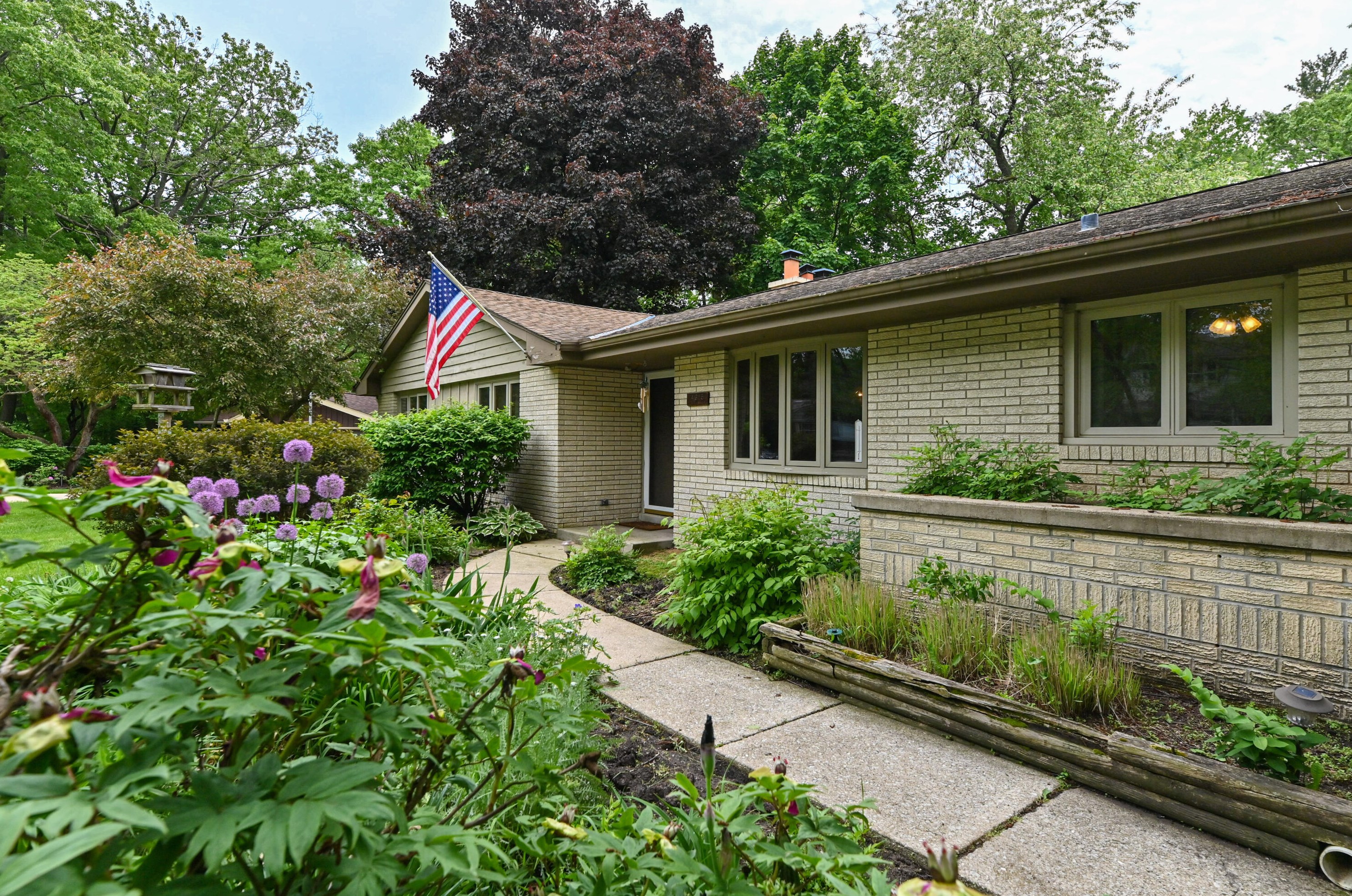 4615 Knollwood Dr, Racine, WI 53405-4825