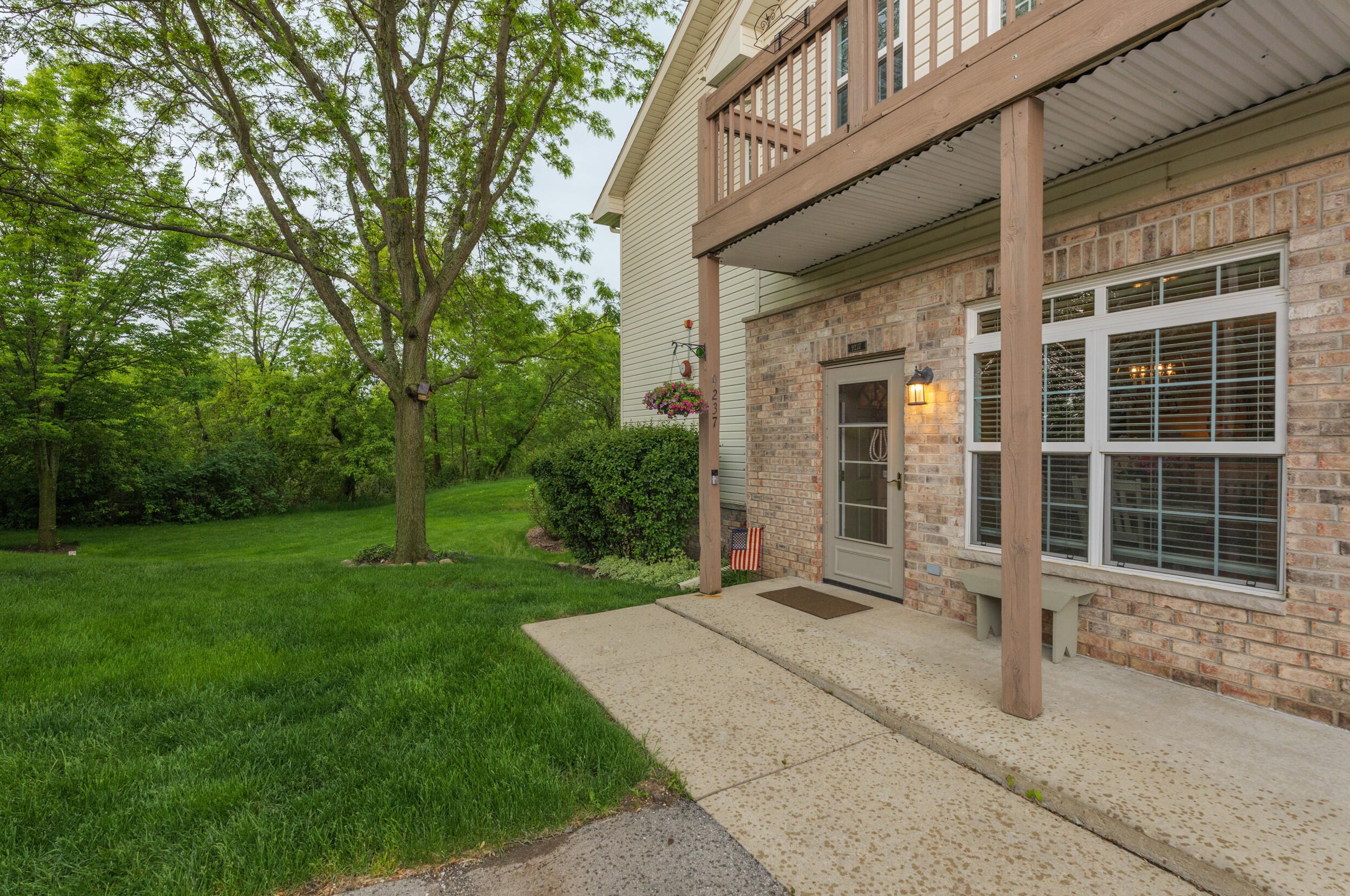 9237 S 51st St, Hales Corners, WI 53132