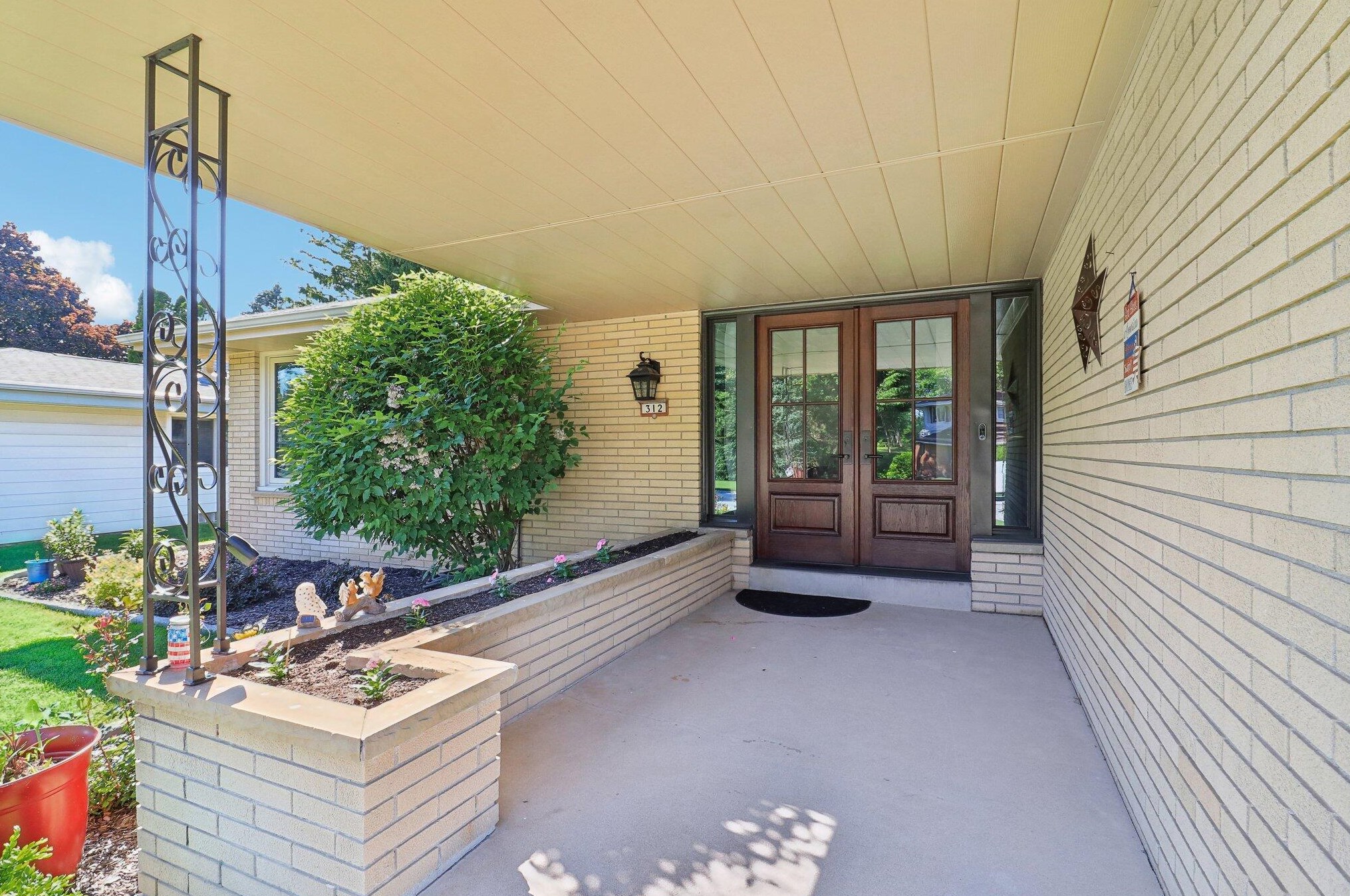 312 Parkway Dr, South Milwaukee, WI 53172