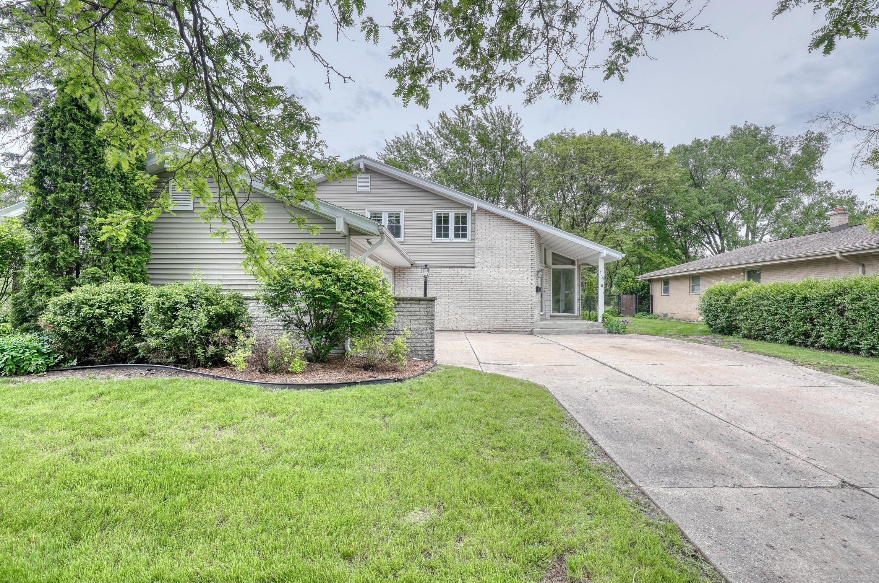 5937 Sugarbush Ln, Greendale, WI 53129