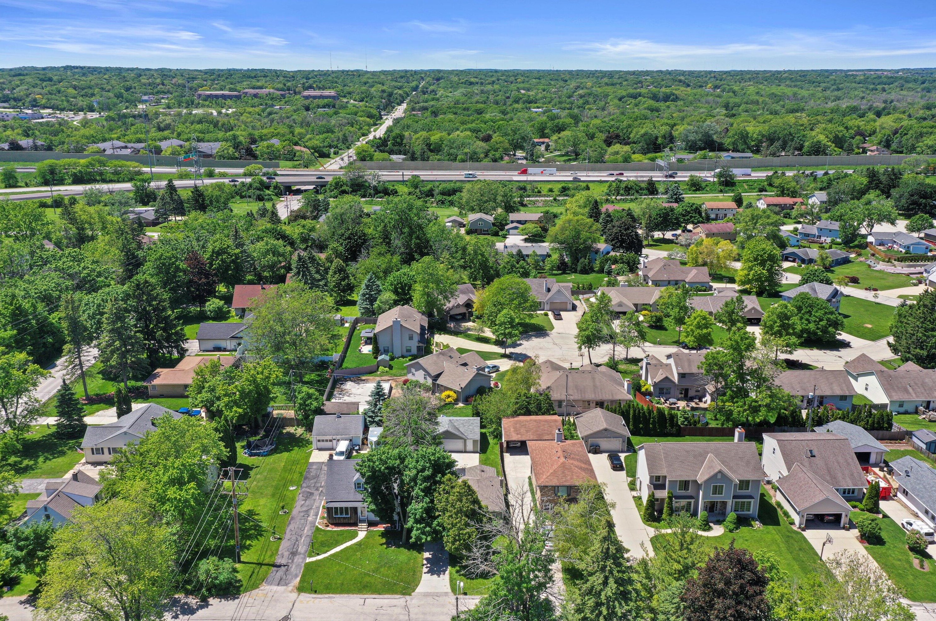 4261 97, Milwaukee WI 53228-2164 exterior