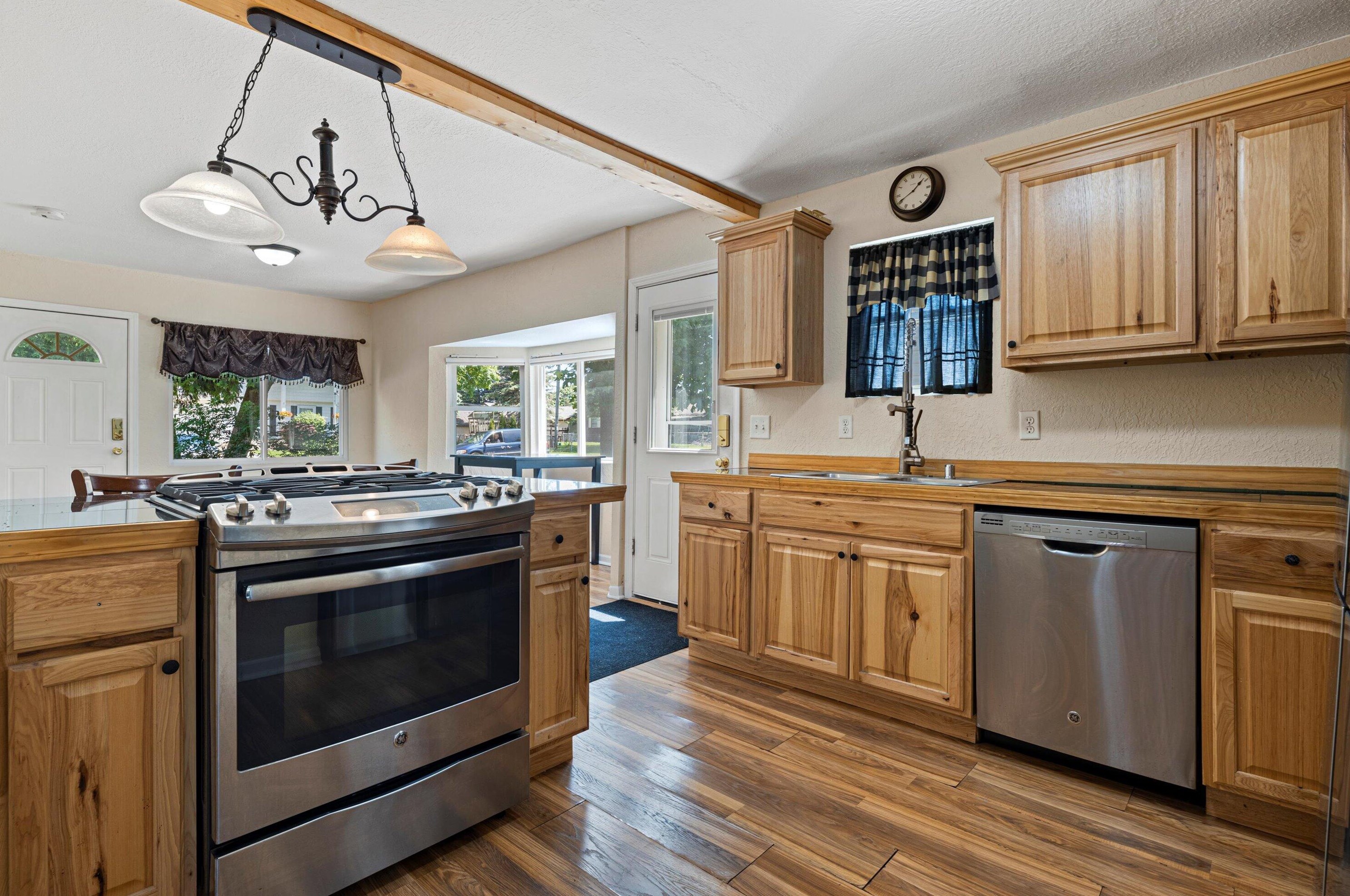 4261 97, Milwaukee WI 53228-2164 exterior