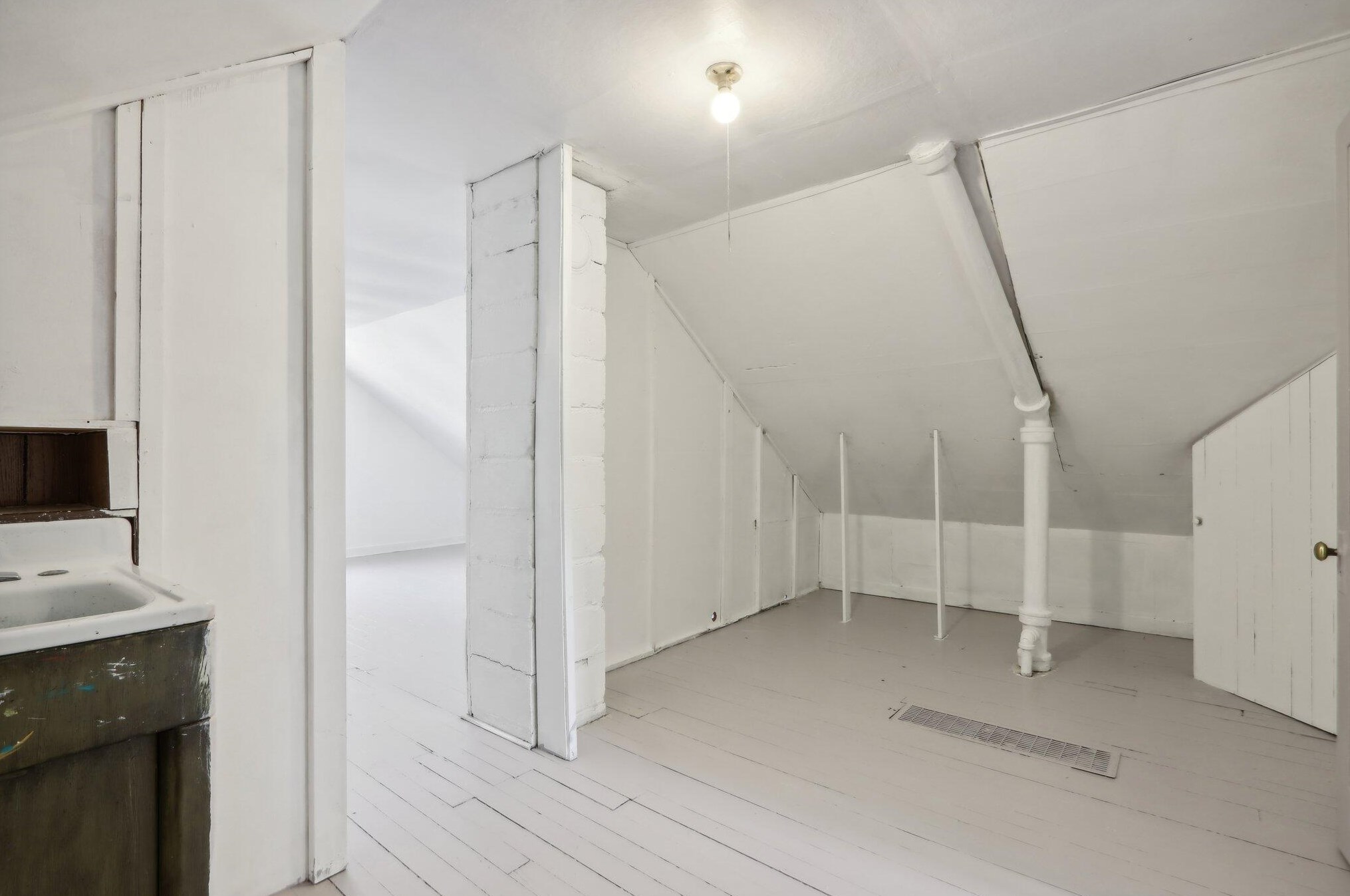 2025 Fernwood Ave, Milwaukee WI 53207-3174 exterior