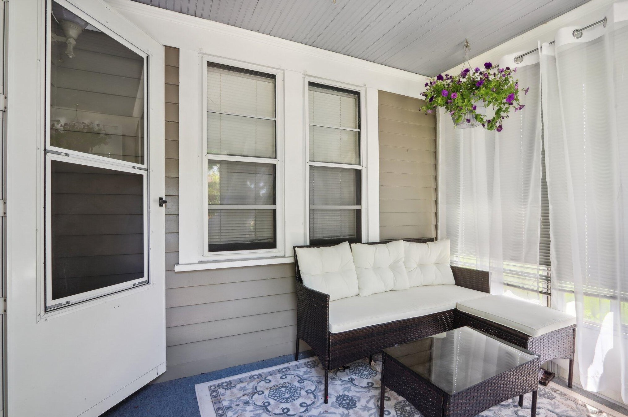 2025 Fernwood Ave, Milwaukee WI 53207-3174 exterior