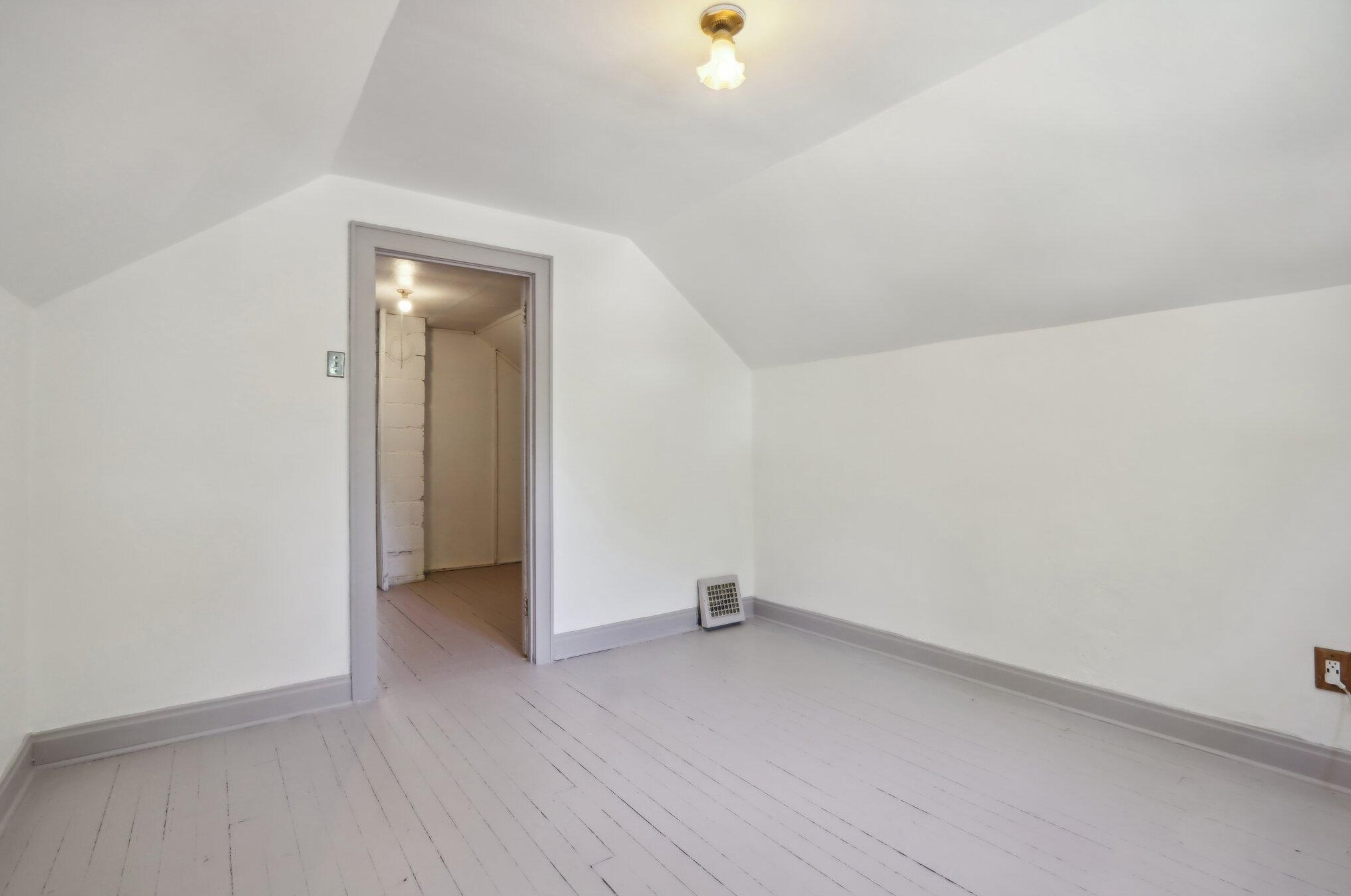 2025 Fernwood Ave, Milwaukee WI 53207-3174 exterior