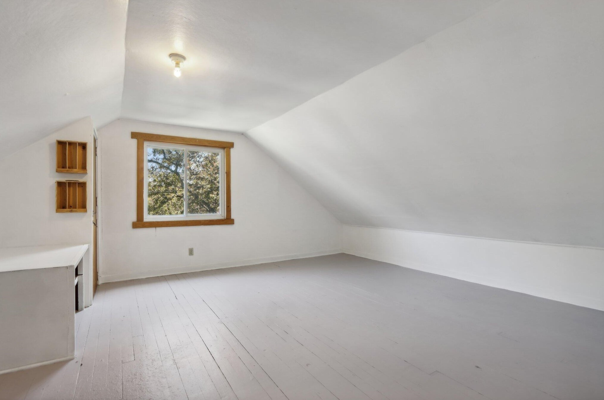 2025 Fernwood Ave, Milwaukee WI 53207-3174 exterior