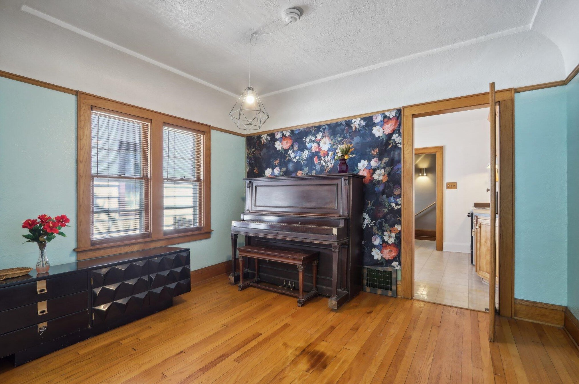 2025 Fernwood Ave, Milwaukee WI 53207-3174 exterior