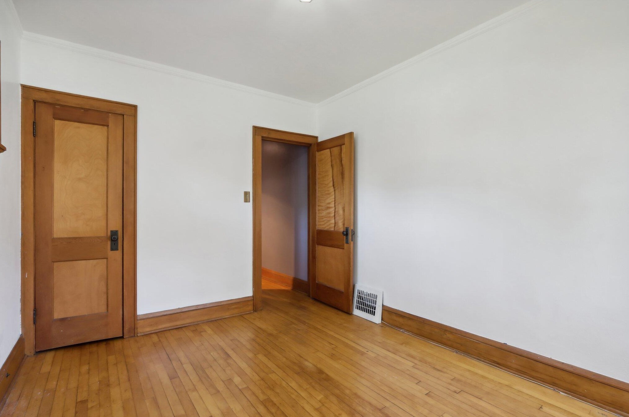 2025 Fernwood Ave, Milwaukee WI 53207-3174 exterior