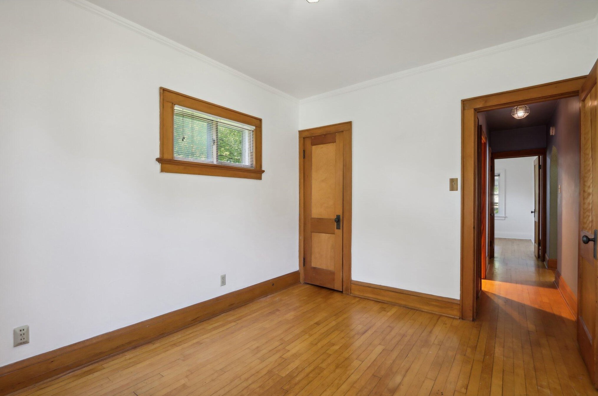 2025 Fernwood Ave, Milwaukee WI 53207-3174 exterior