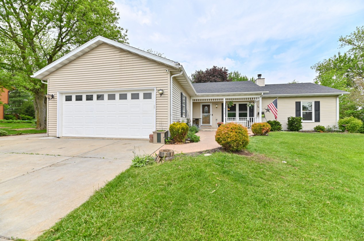 4752 Fairway Dr, Waterford, WI 53185-3370