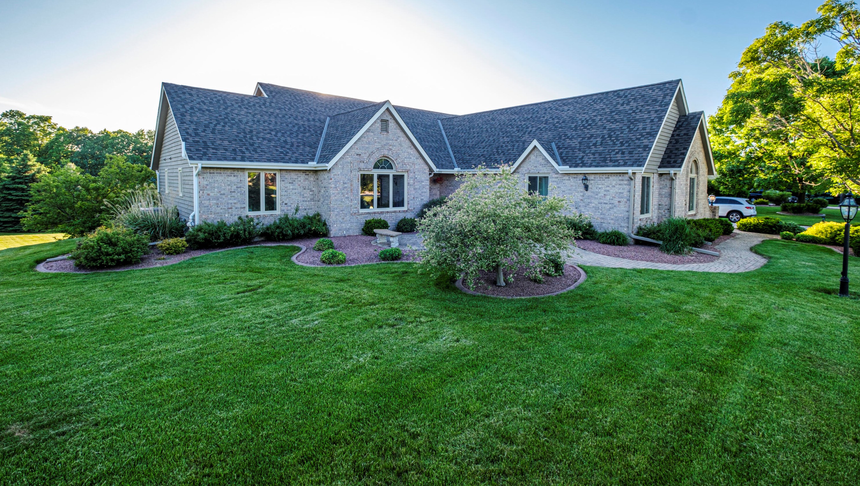 733 Charolais Dr, Slinger WI 53086-9313 exterior