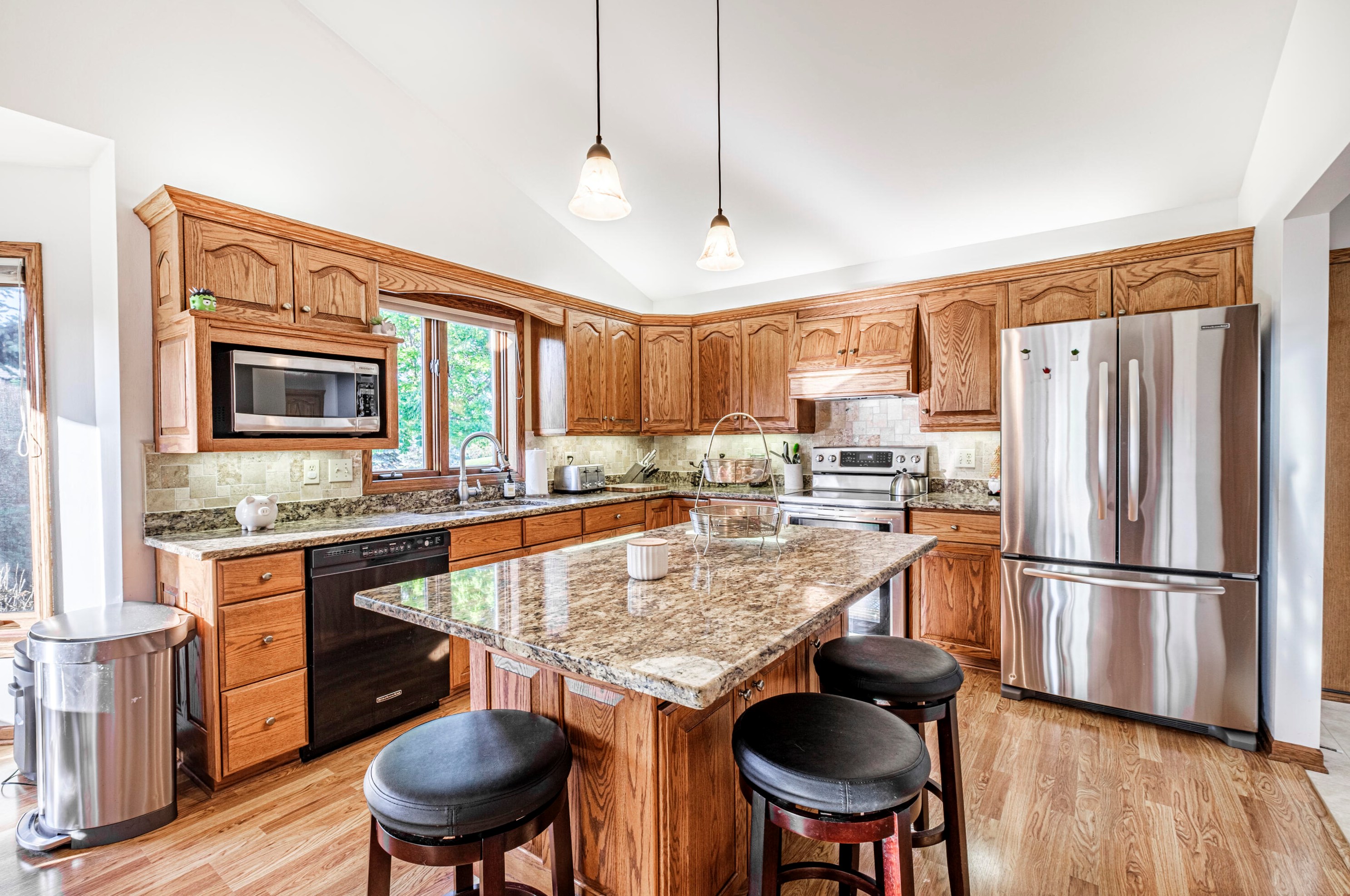 733 Charolais Dr, Slinger WI 53086-9313 exterior