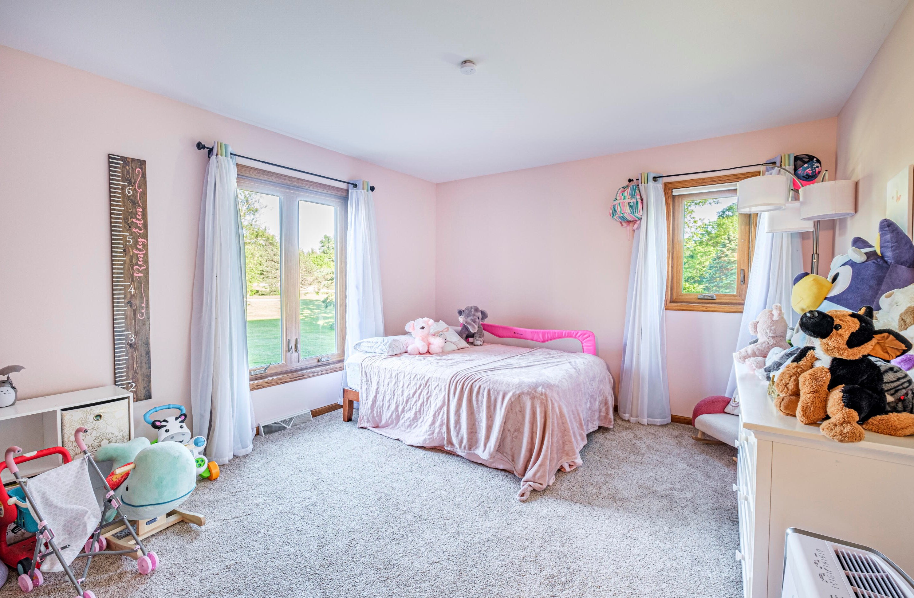 733 Charolais Dr, Slinger WI 53086-9313 exterior