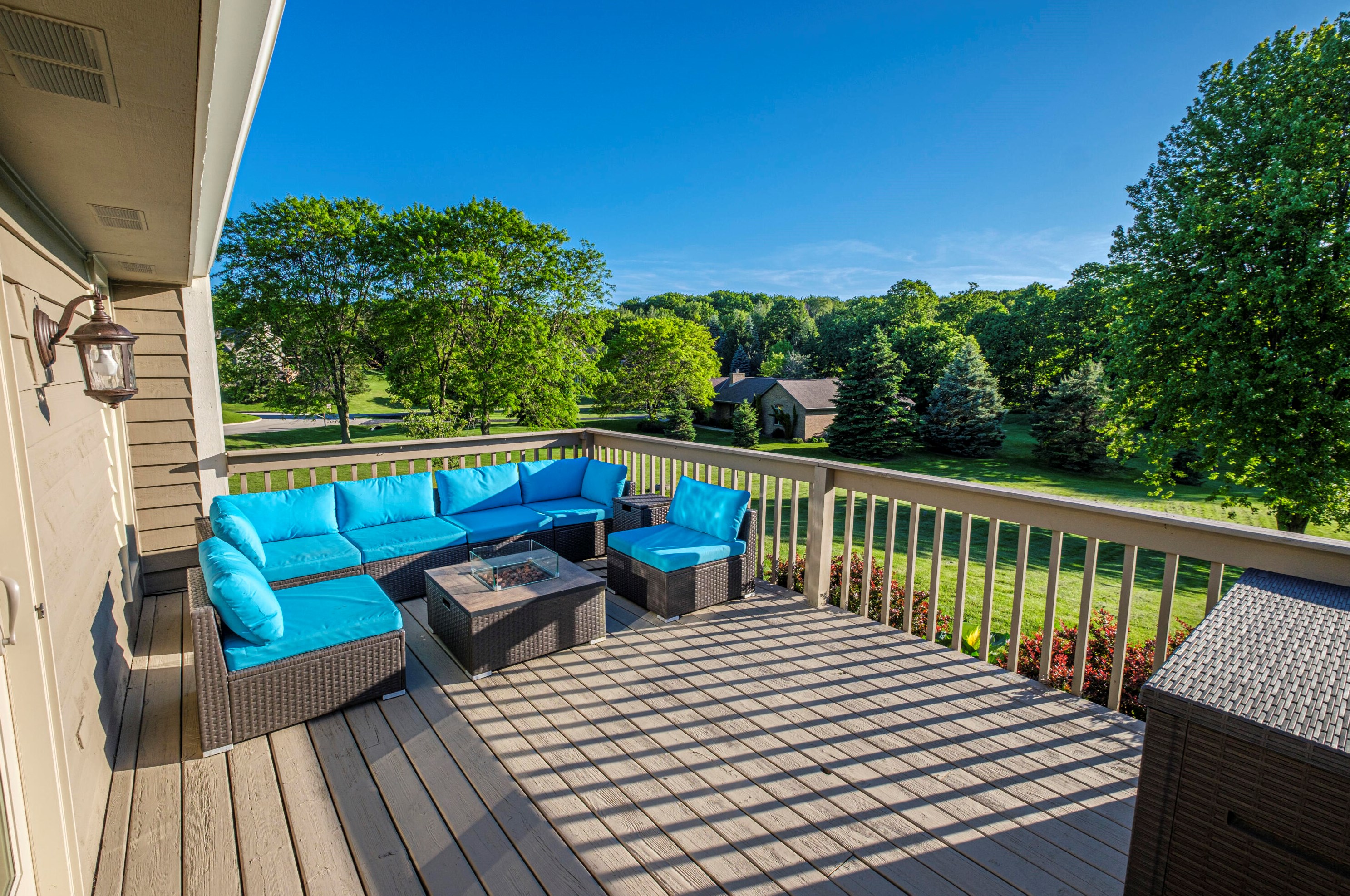 733 Charolais Dr, Slinger WI 53086-9313 exterior