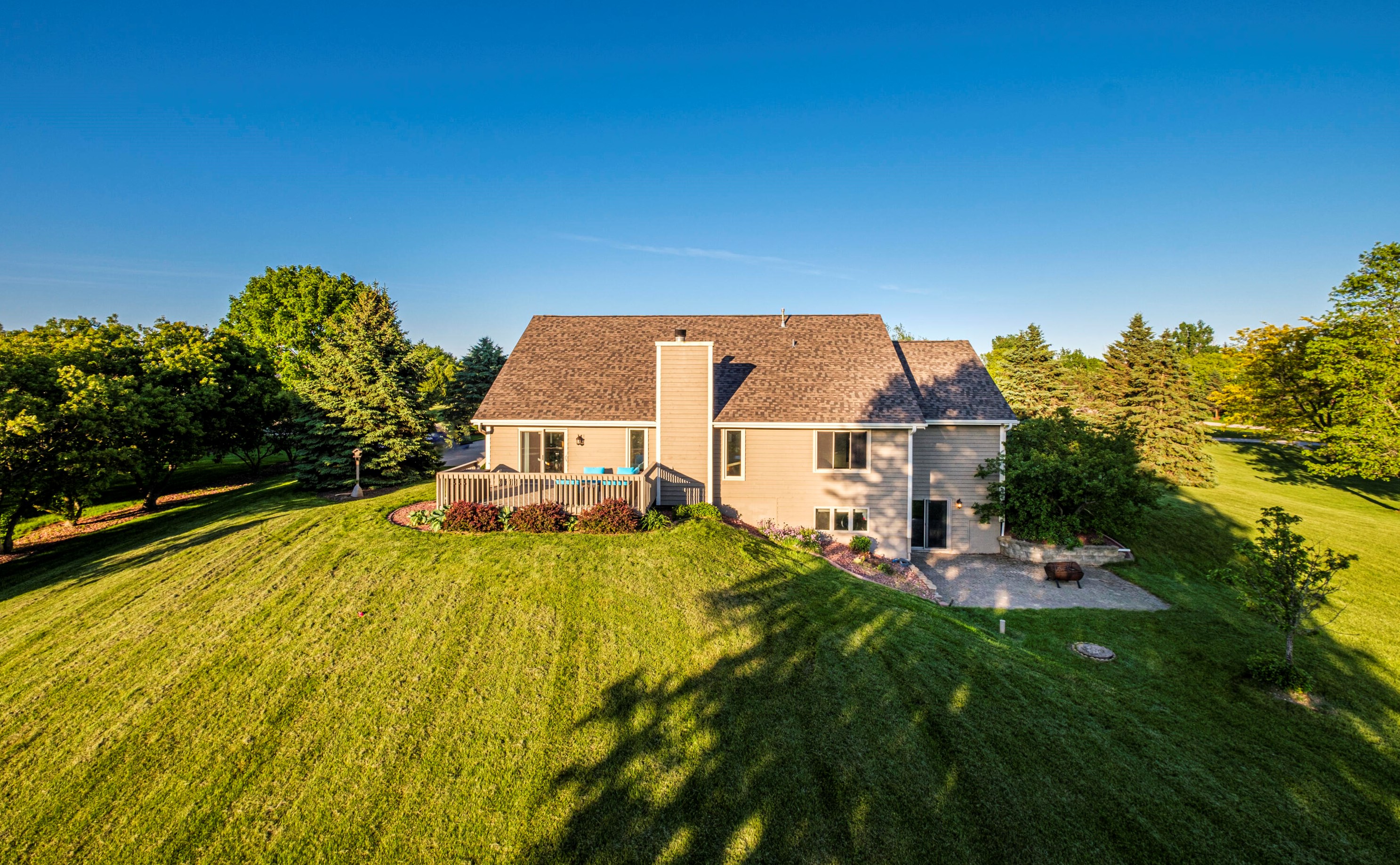 733 Charolais Dr, Slinger WI 53086-9313 exterior