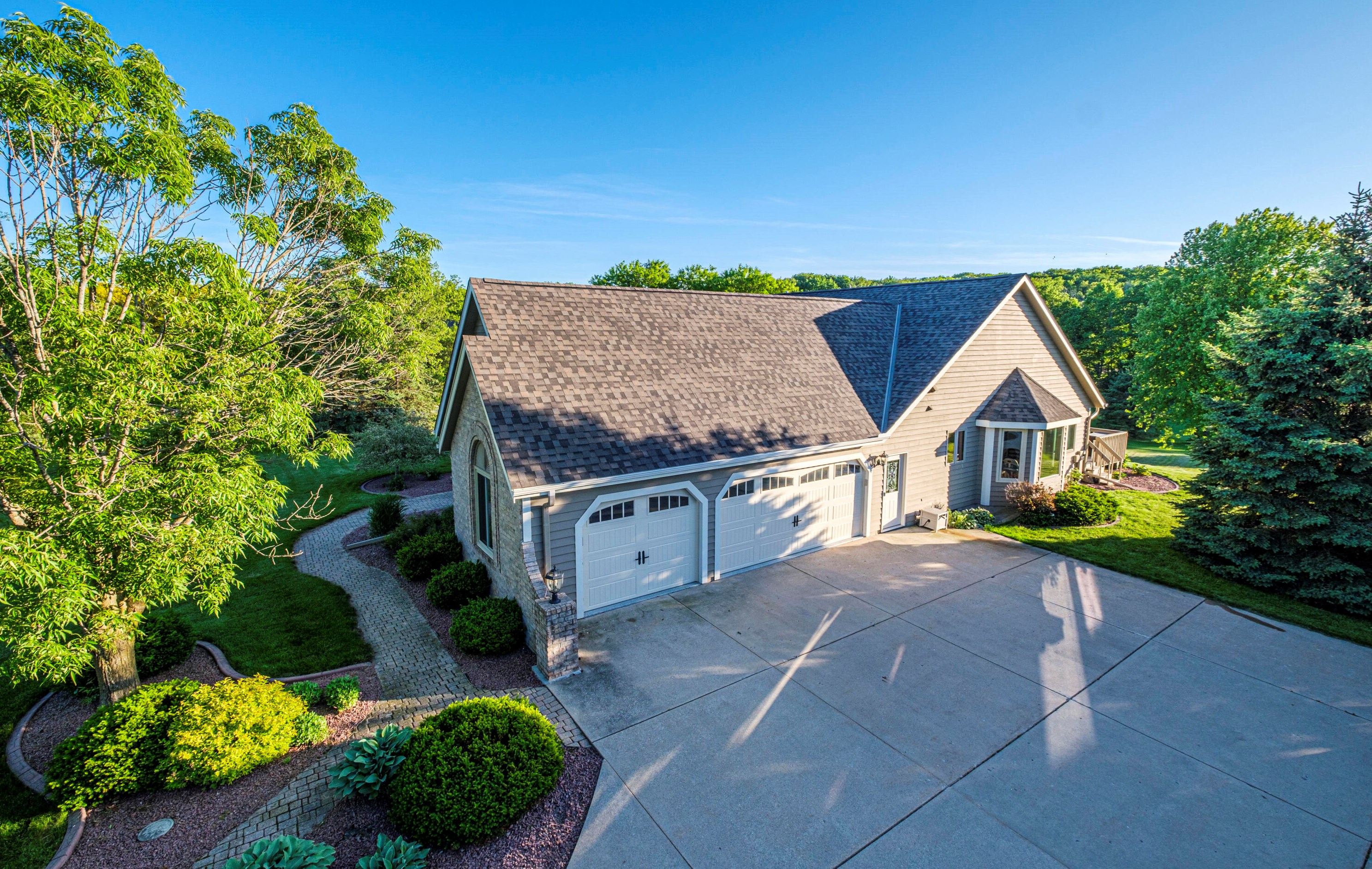 733 Charolais Dr, Slinger WI 53086-9313 exterior