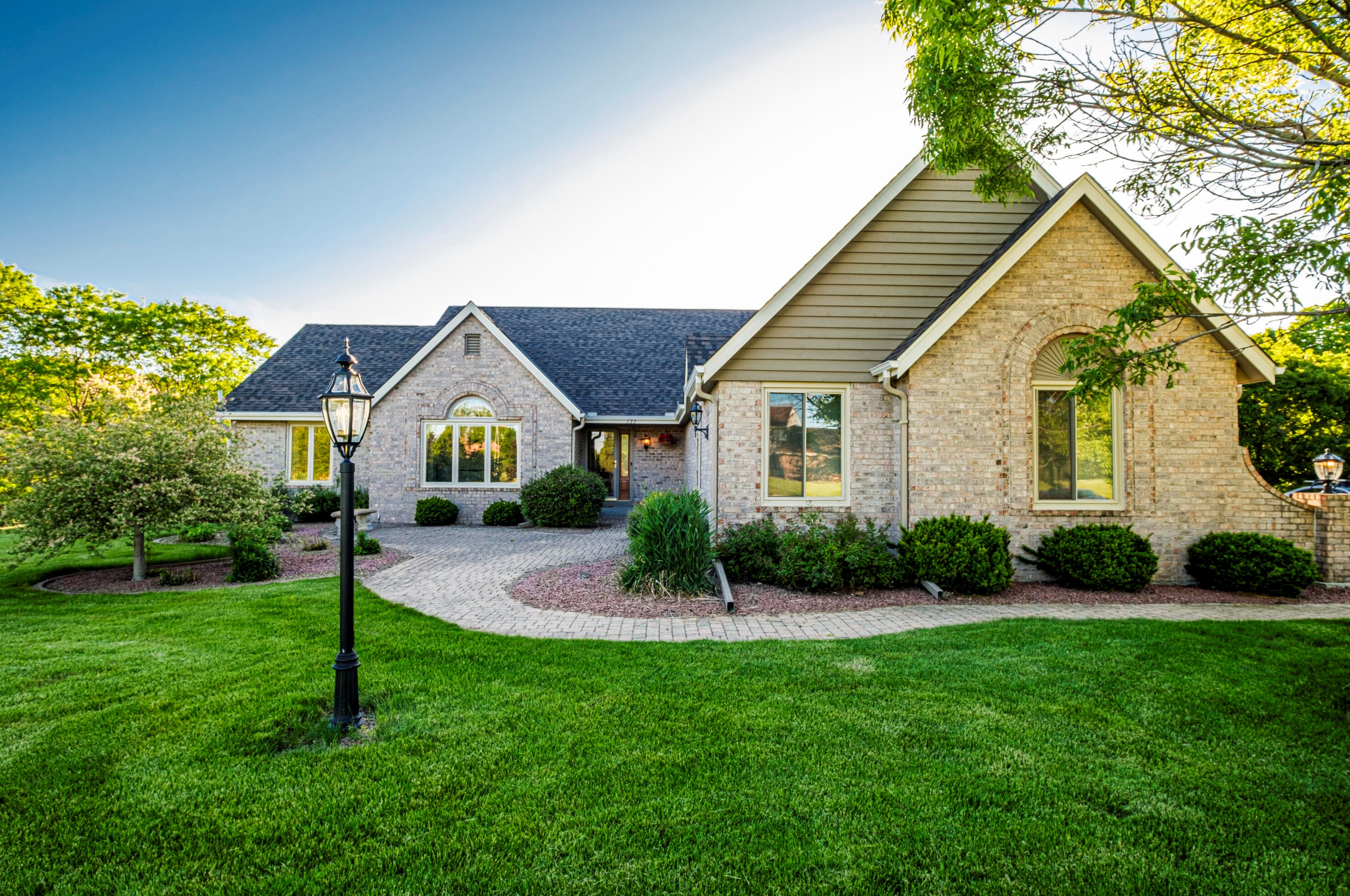 733 Charolais Dr, Slinger, WI 53086-9312
