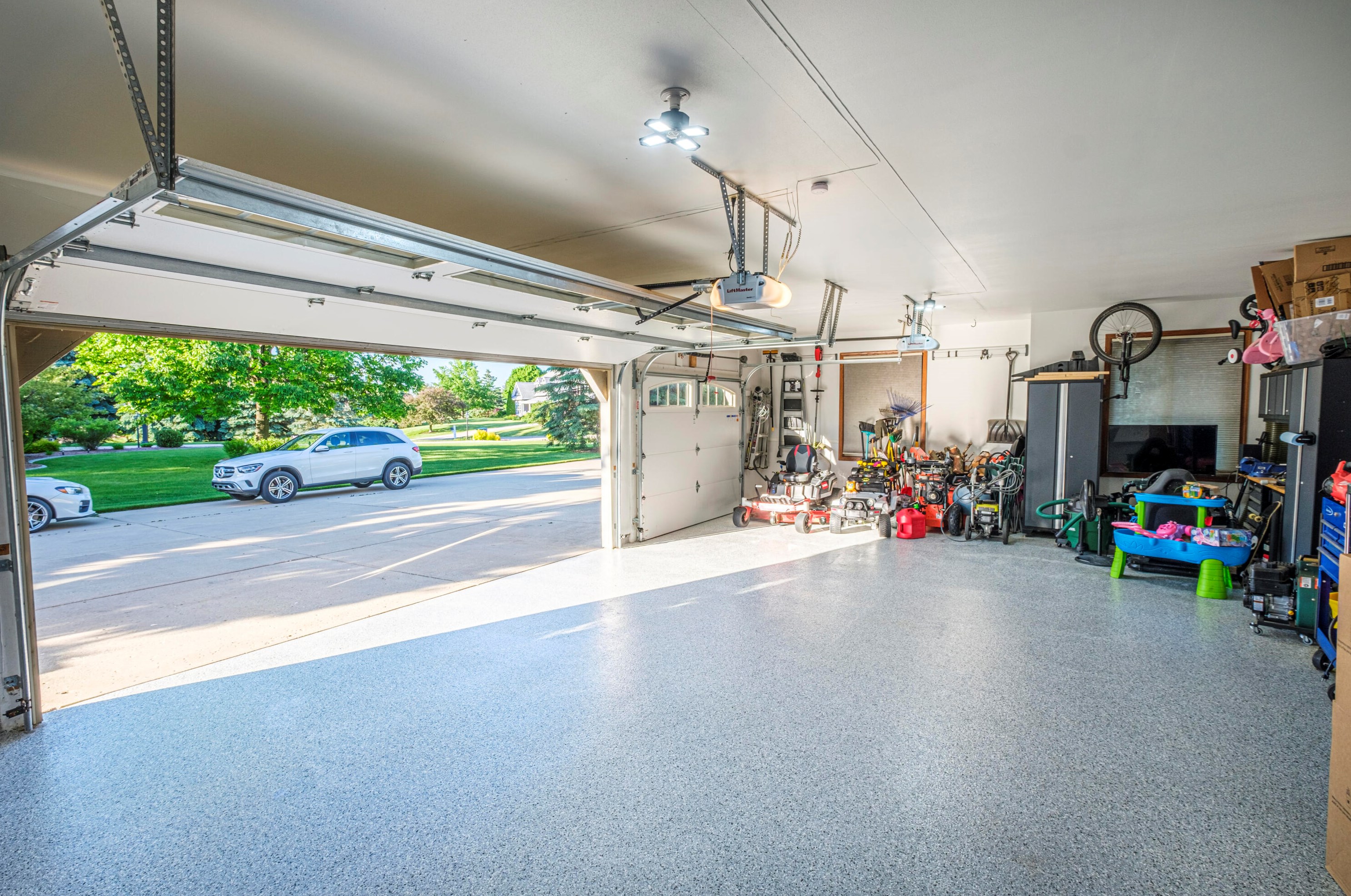 733 Charolais Dr, Slinger WI 53086-9313 exterior