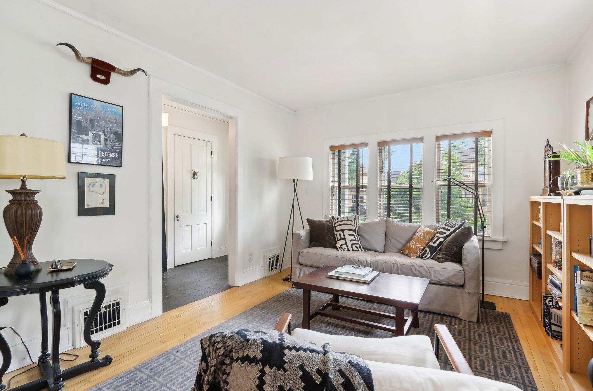 1019 Kewaunee St, Milwaukee WI 53202-2113 exterior