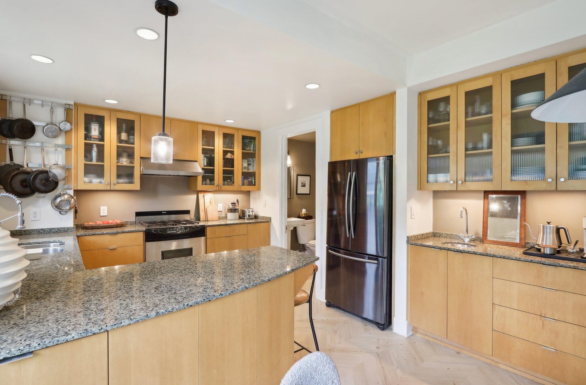 1019 Kewaunee St, Milwaukee WI 53202-2113 exterior