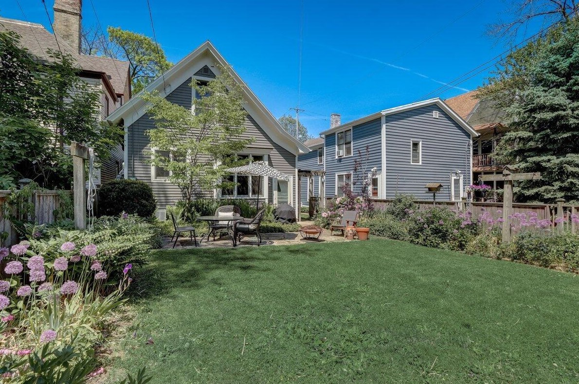 1019 Kewaunee St, Milwaukee WI 53202-2113 exterior