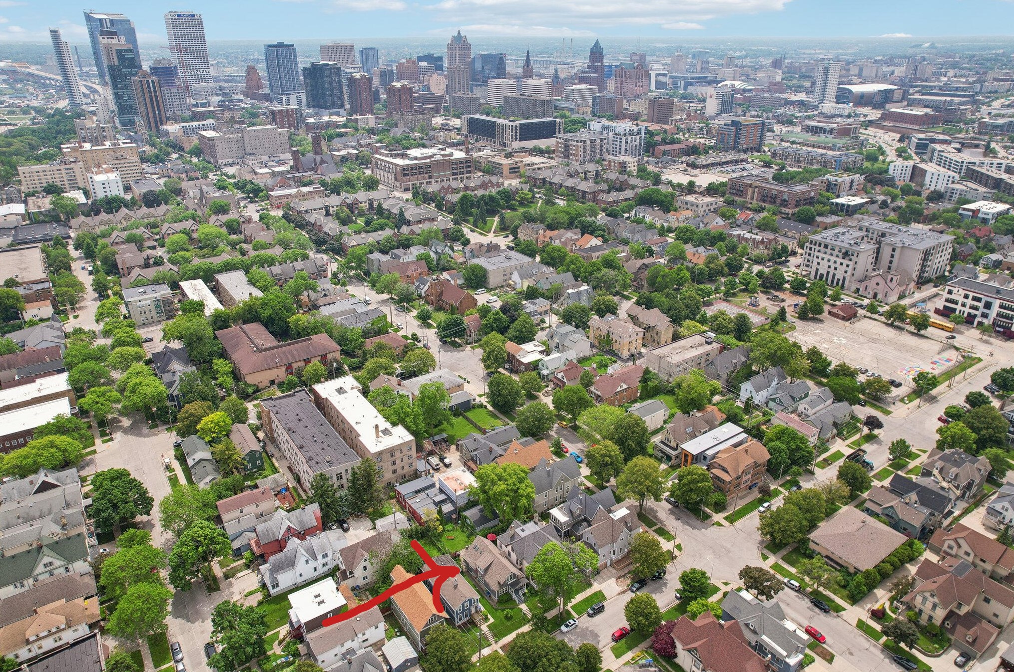 1019 Kewaunee St, Milwaukee WI 53202-2113 exterior