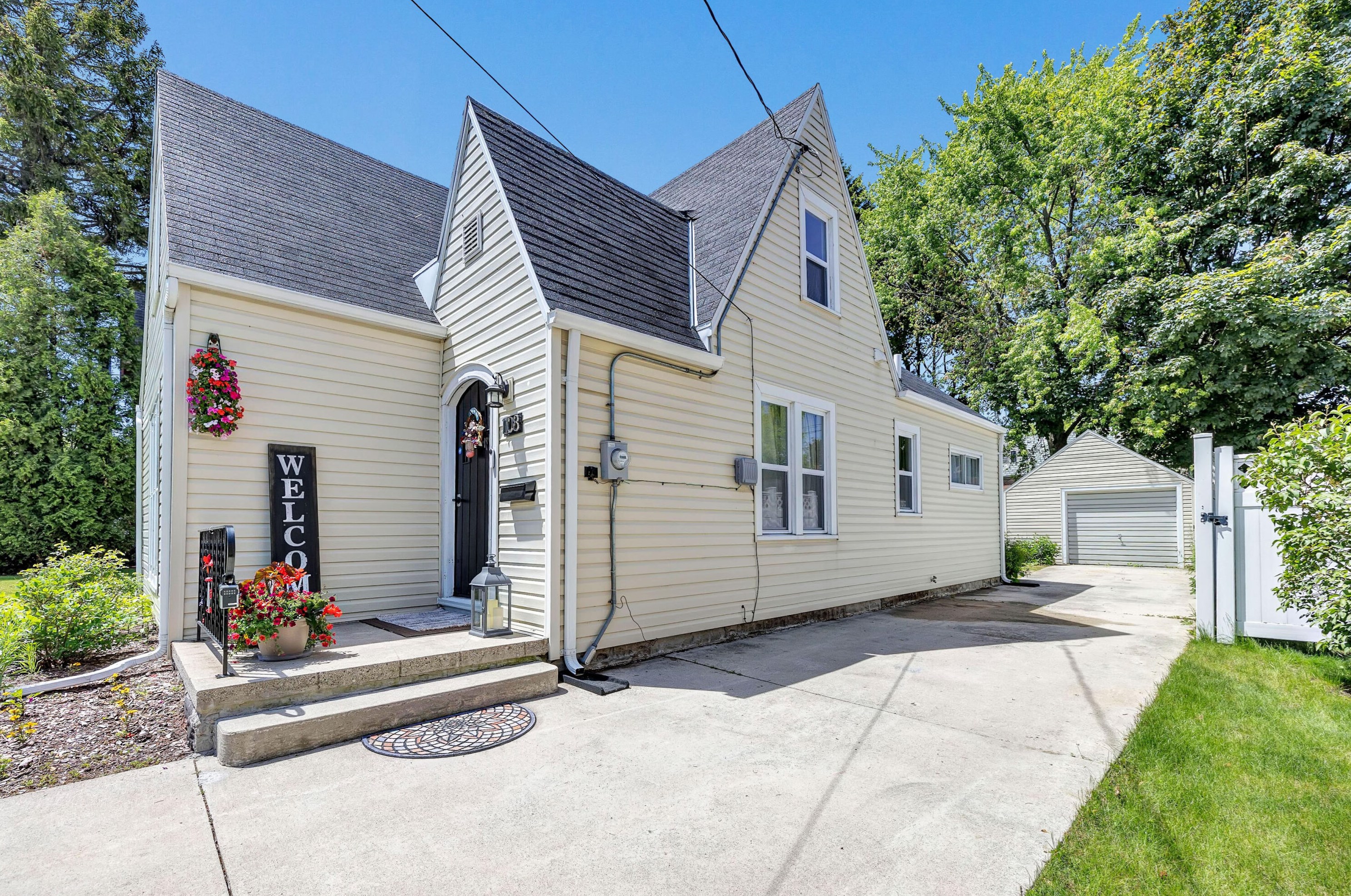 1108 8 St, Manitowoc WI 54220-2818 exterior