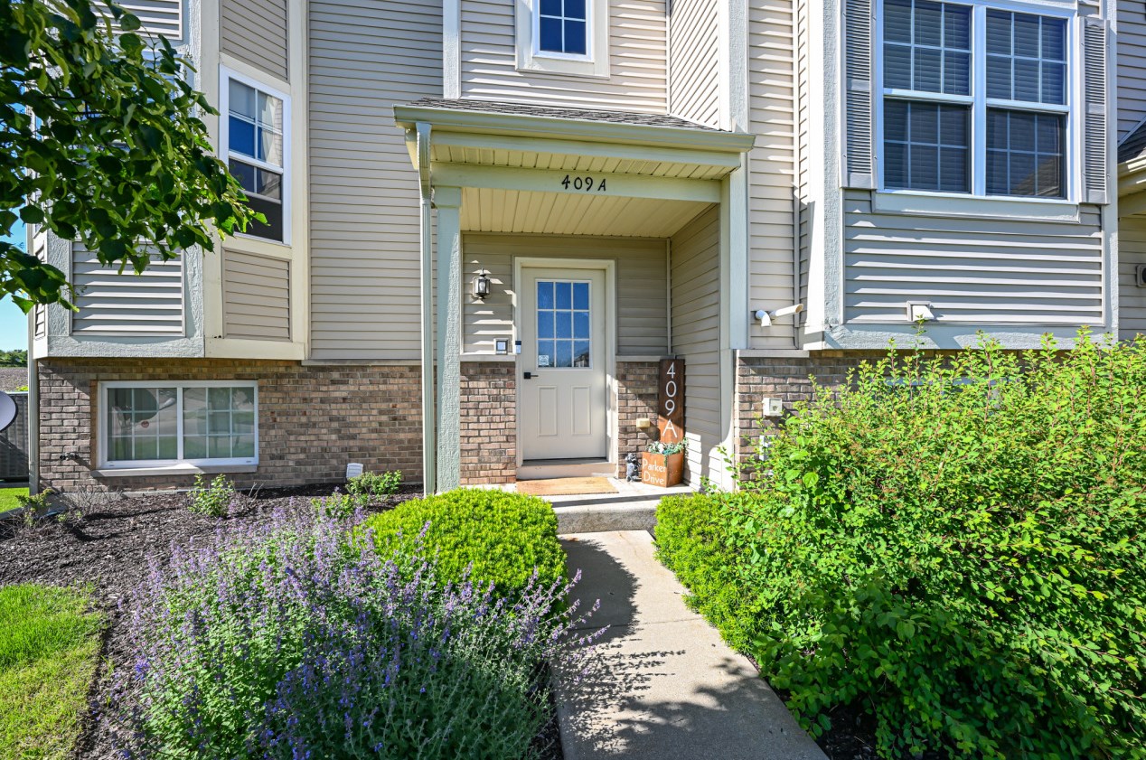 409 Parker Dr, Genoa City, WI 53128-2590