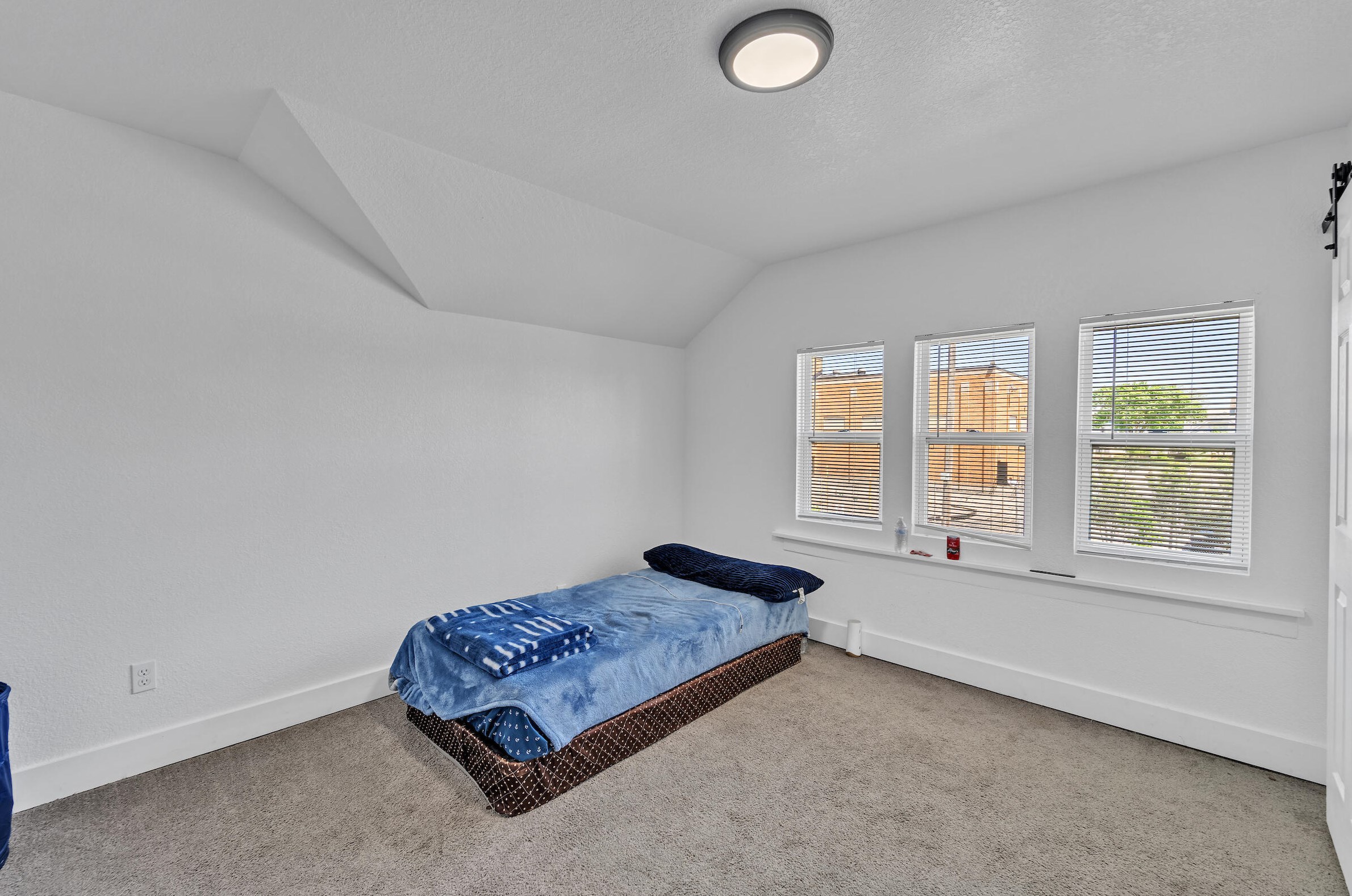 1639 79, Milwaukee WI 53219-1718 exterior