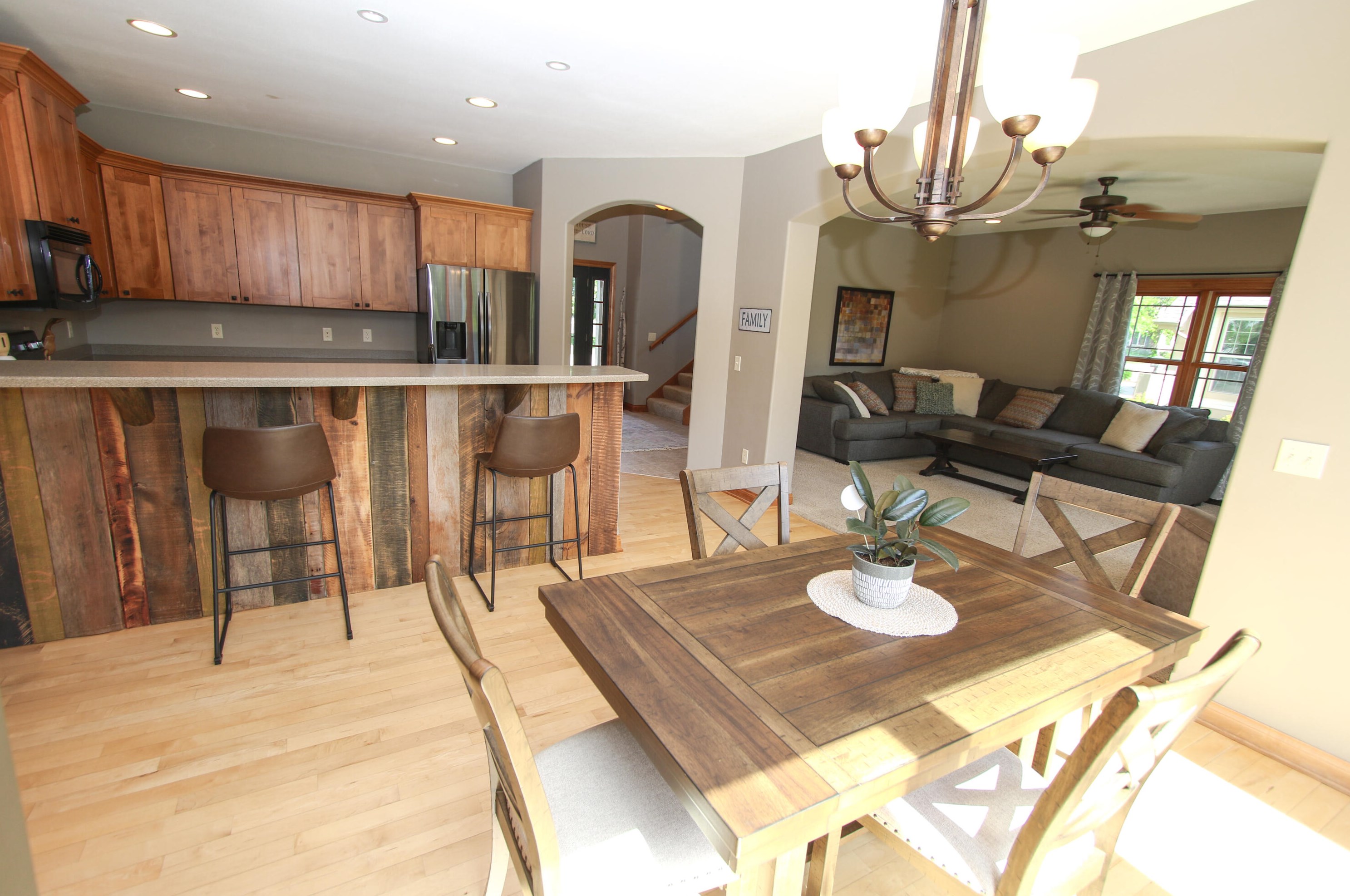 1847 Wellsprings Ct, Oconomowoc, WI 53066