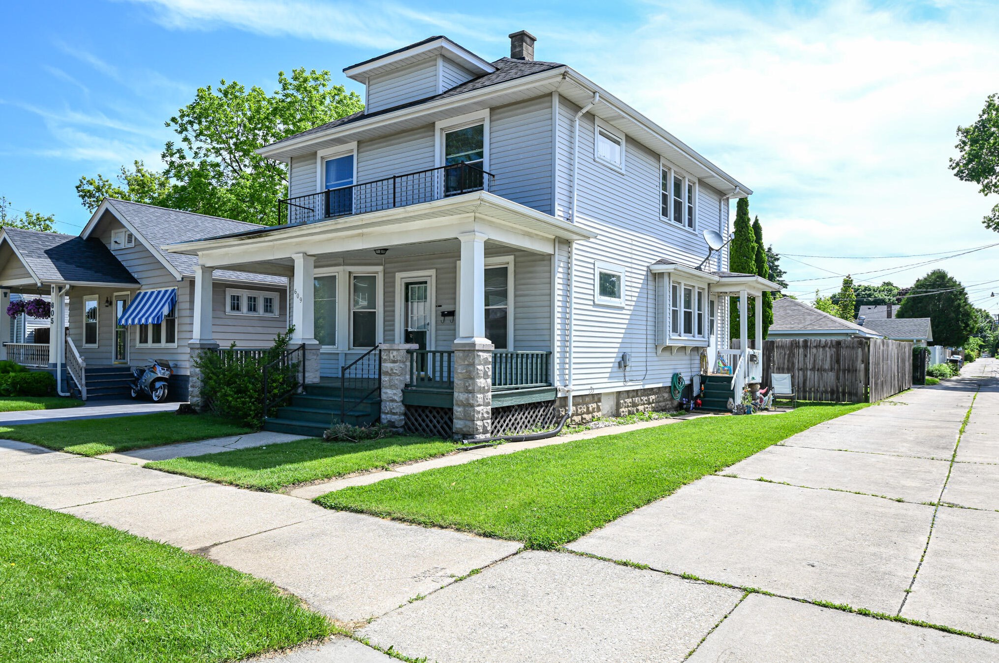 609 Belmont Ave, Racine, WI 53405-2564
