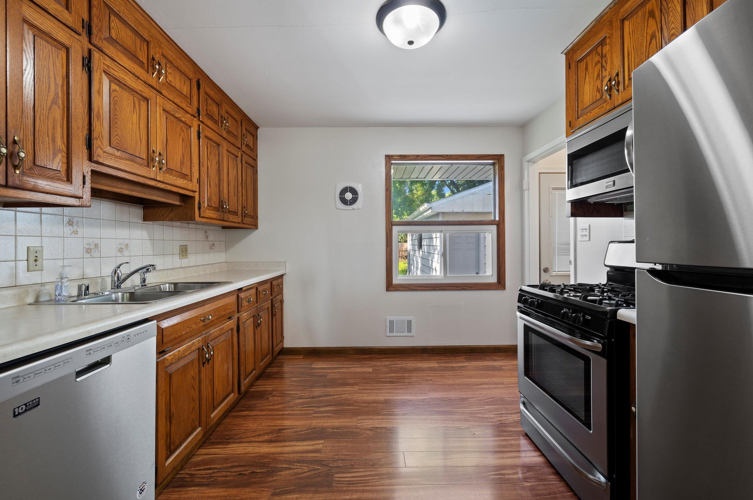 6317 Euclid Ave, Milwaukee, WI 53219-4233
