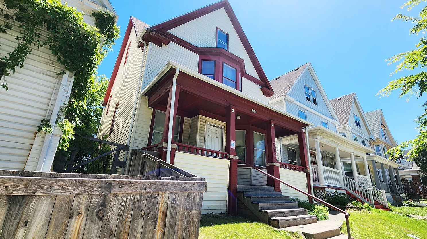 2218 N 34th St, Milwaukee, WI 53208
