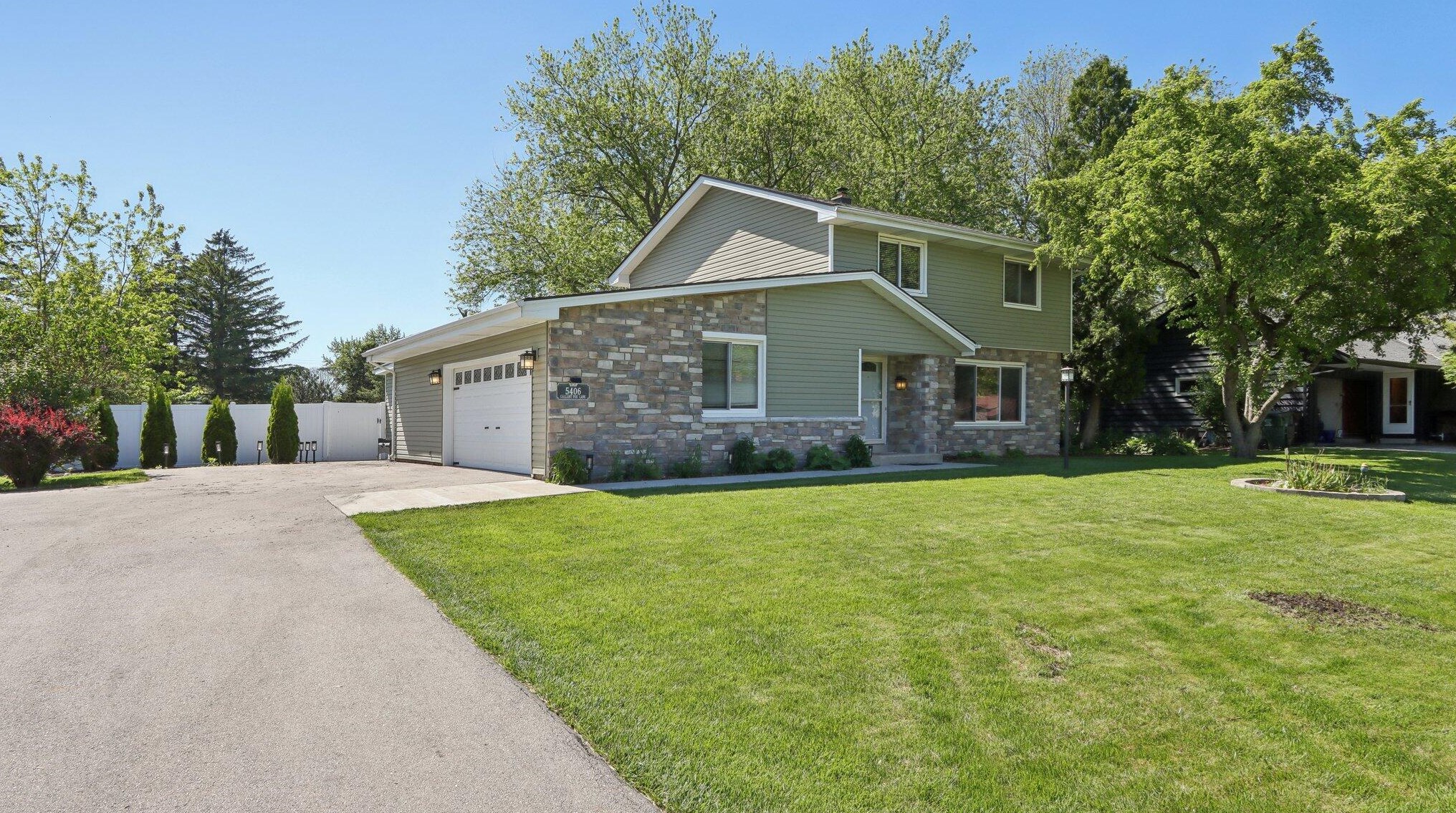 5406 Gallant Fox Ln, Racine, WI 53402-2150