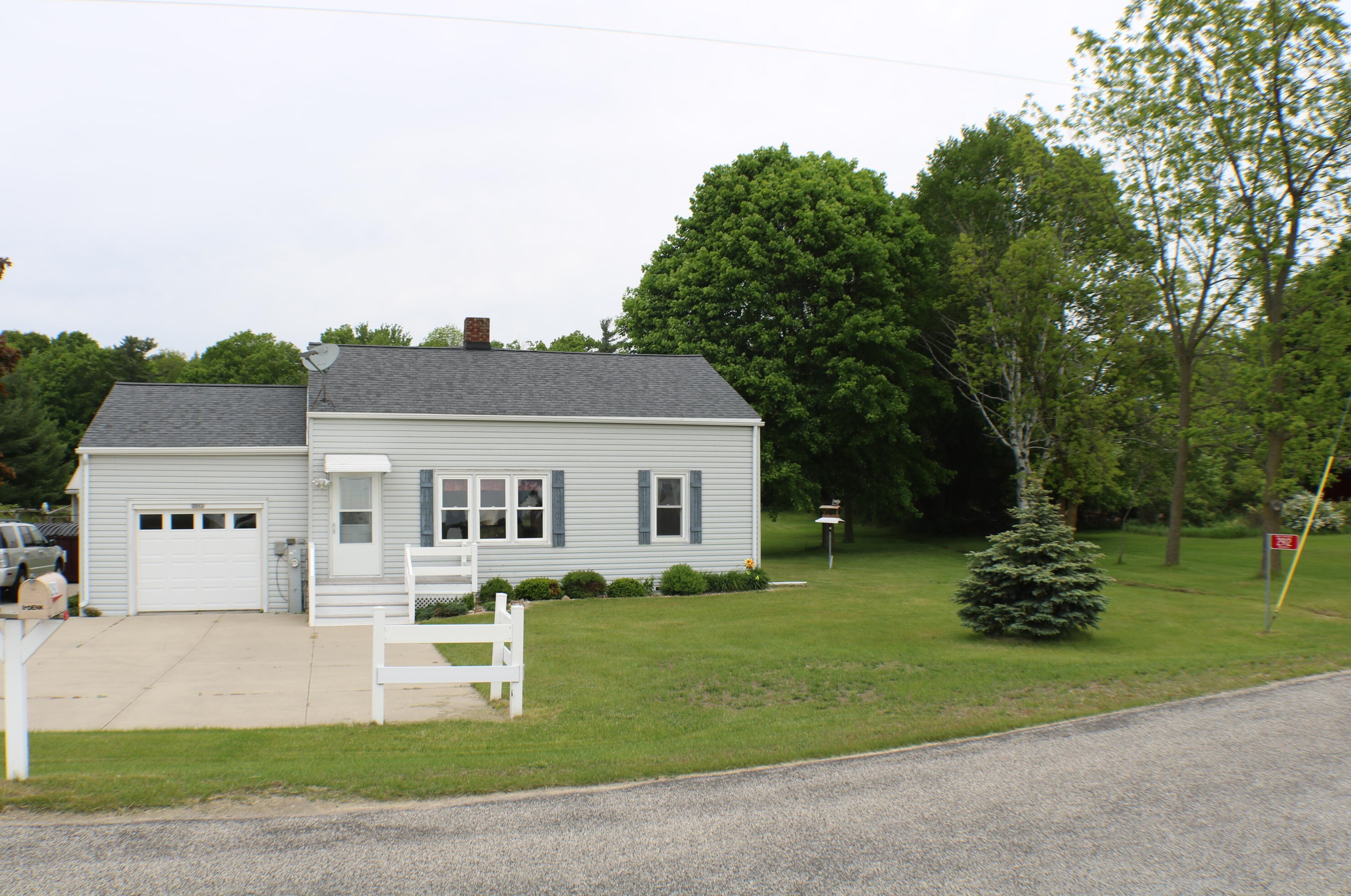 2912 Woodview Ln, Two Rivers, WI 54241-9743