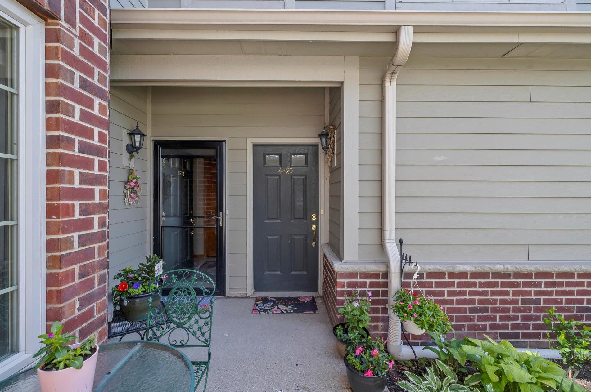 4820 Forest Ridge Dr, Waukesha, WI 53151-7491