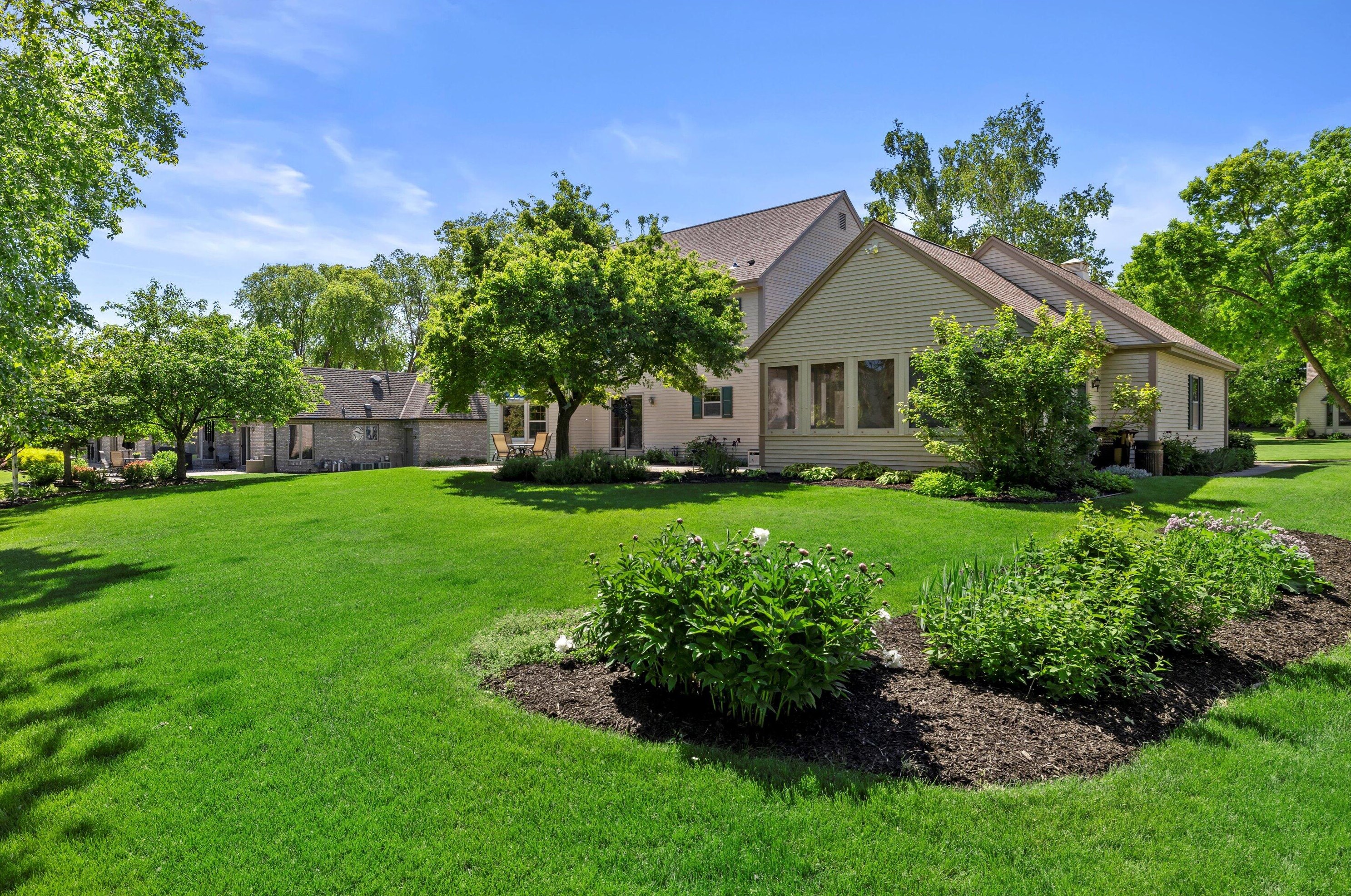 12154 W Black Oak Dr, Milwaukee, WI 53228