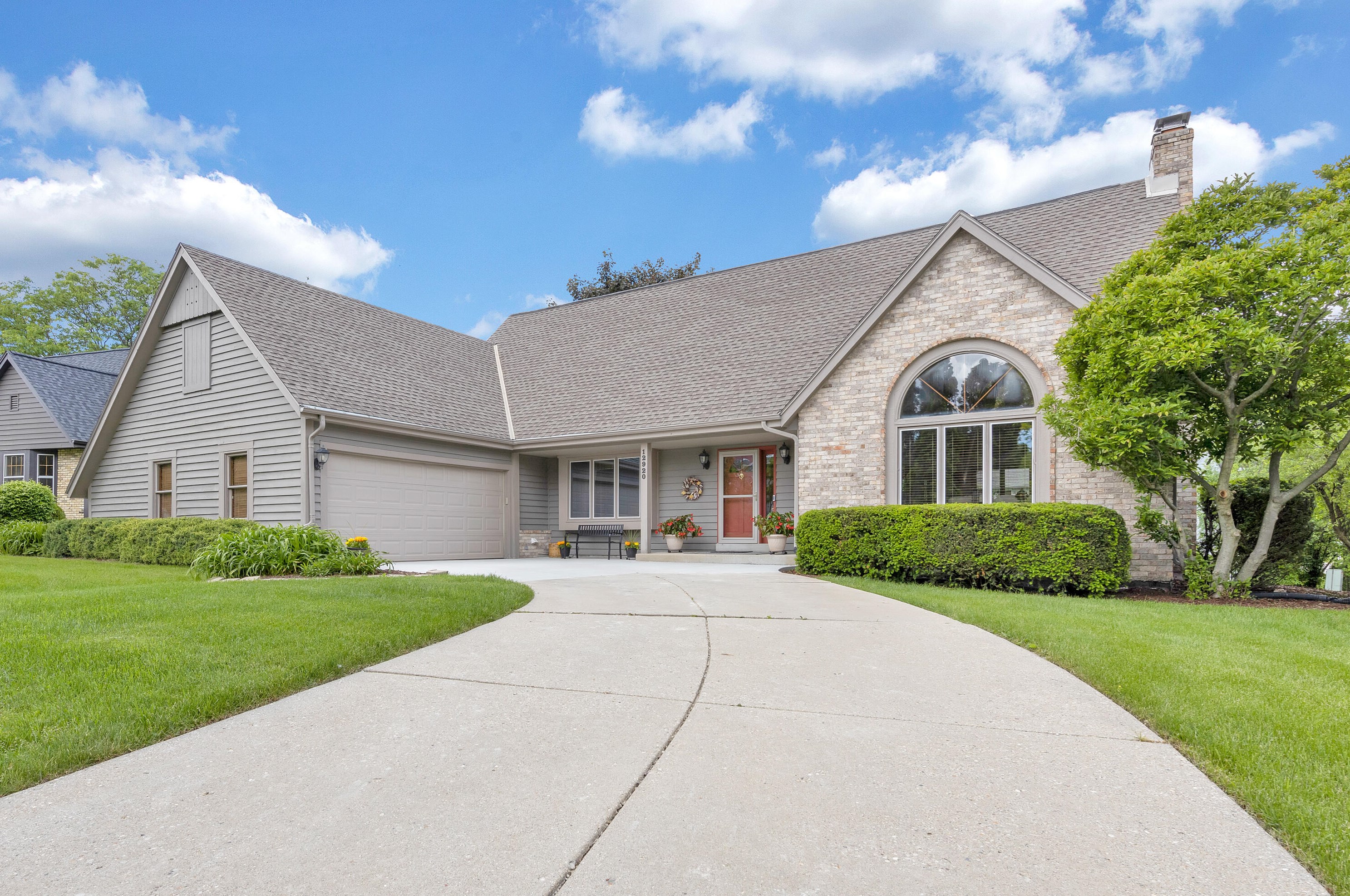 12920 Wimbledon Dr, Waukesha, WI 53151-6169