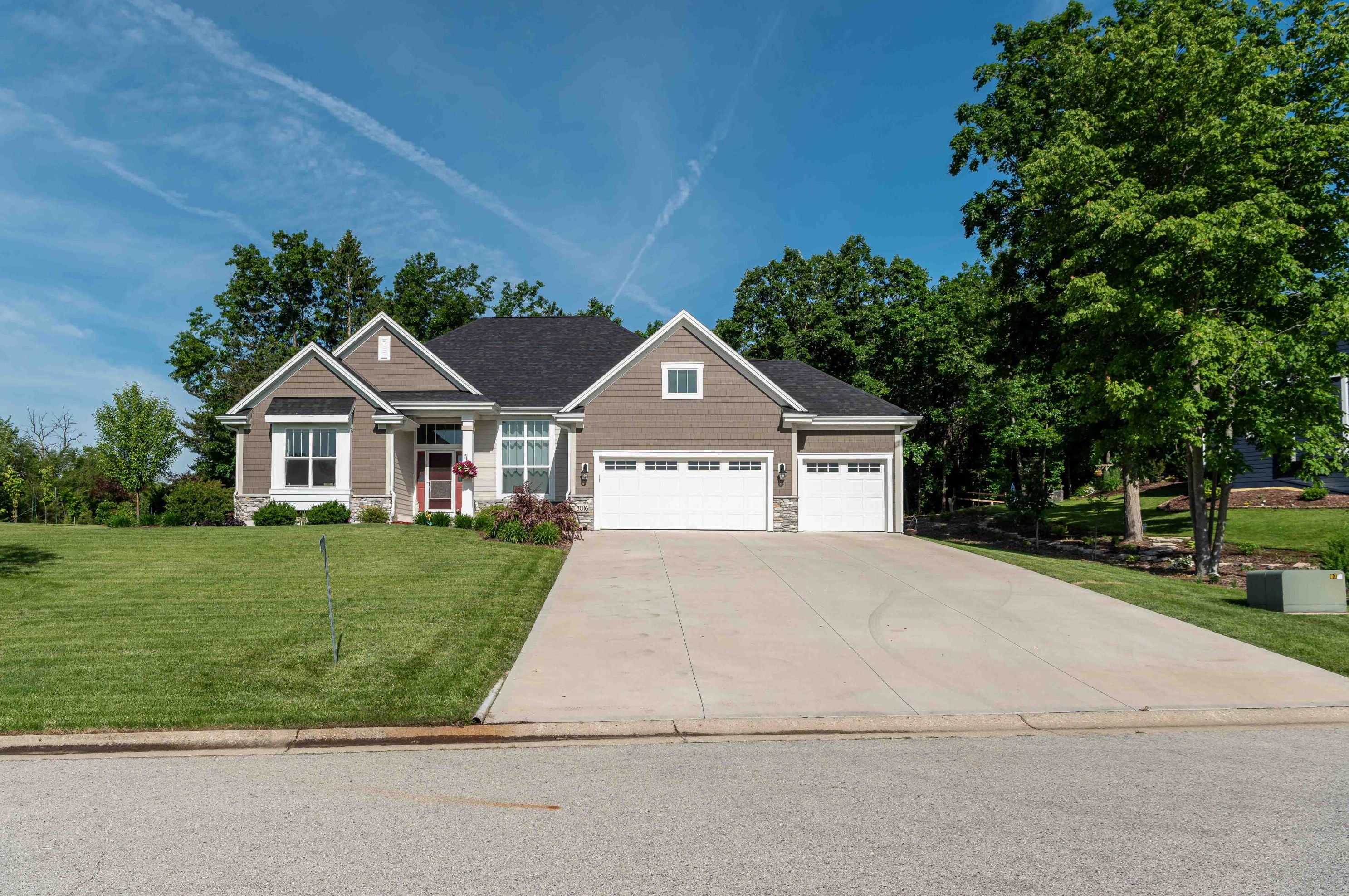 3016 Oakcrest Dr, Kansasville, WI 53139