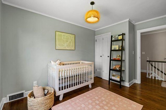 728 Juniper Ln, Milwaukee WI 53209-2148 exterior