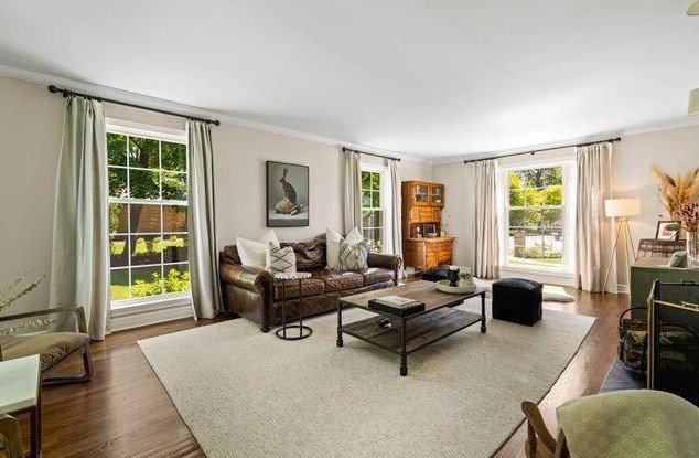 728 Juniper Ln, Milwaukee WI 53209-2148 exterior